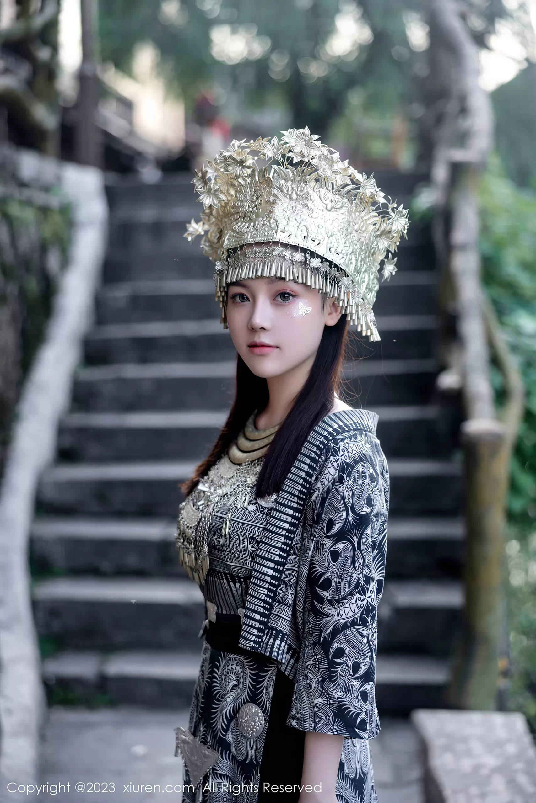 图片[13]-[XiuRen秀人网] 2023.09.27 No.7448 豆瓣酱 苗族服饰[30P] – 速更版-美库