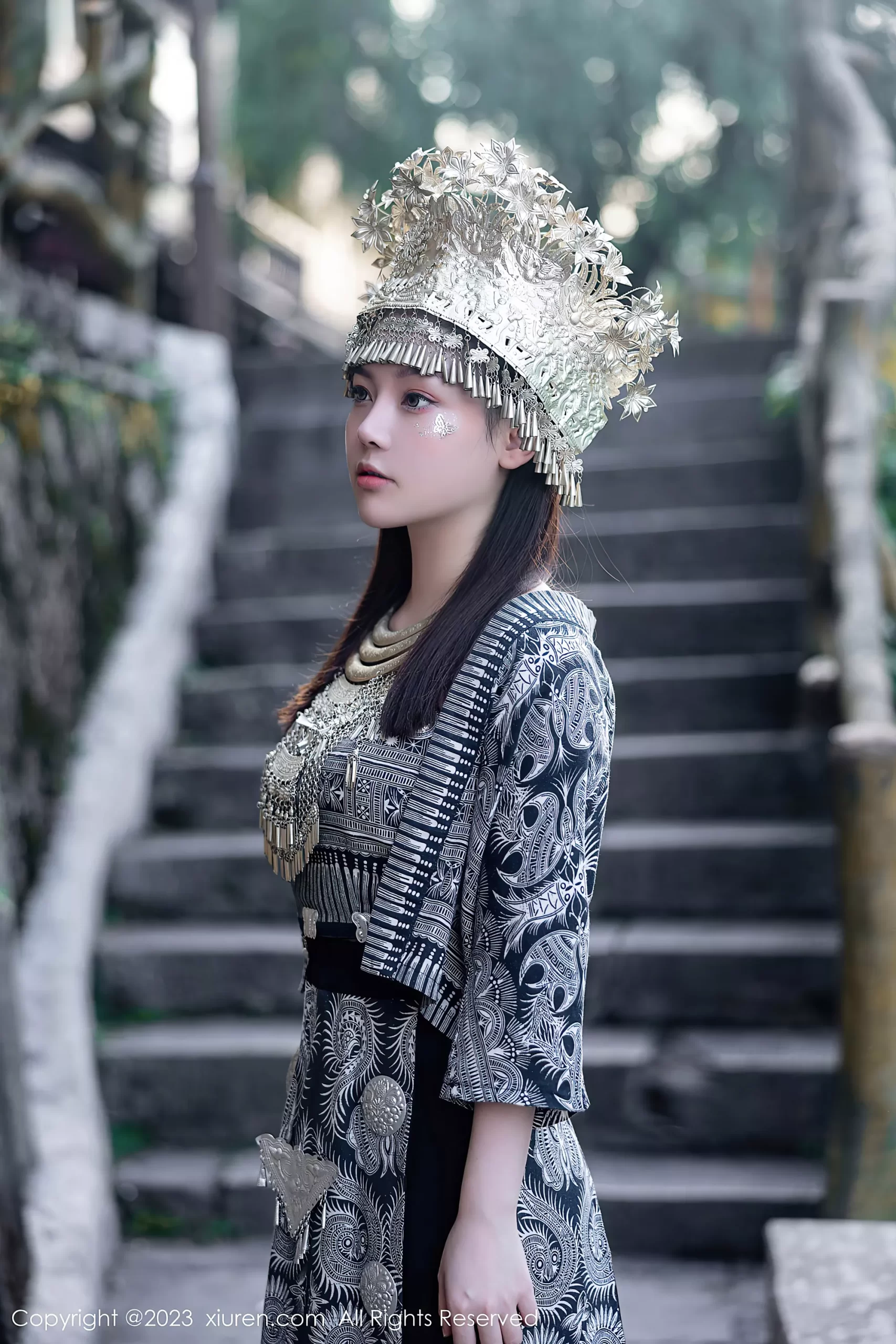 图片[14]-[XiuRen秀人网] 2023.09.27 No.7448 豆瓣酱 苗族服饰[30P] – 速更版-美库