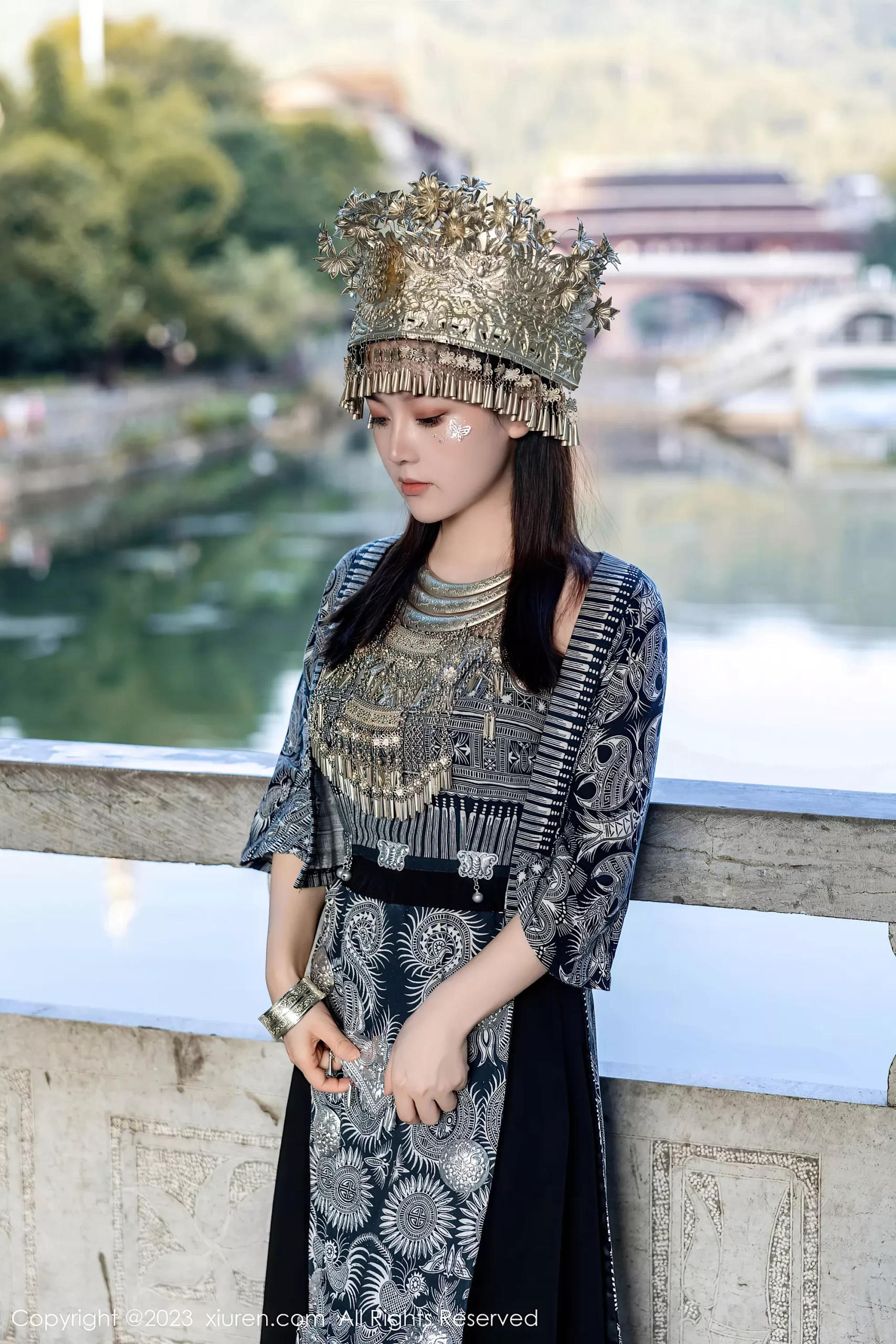 图片[25]-[XiuRen秀人网] 2023.09.27 No.7448 豆瓣酱 苗族服饰[30P] – 速更版-美库