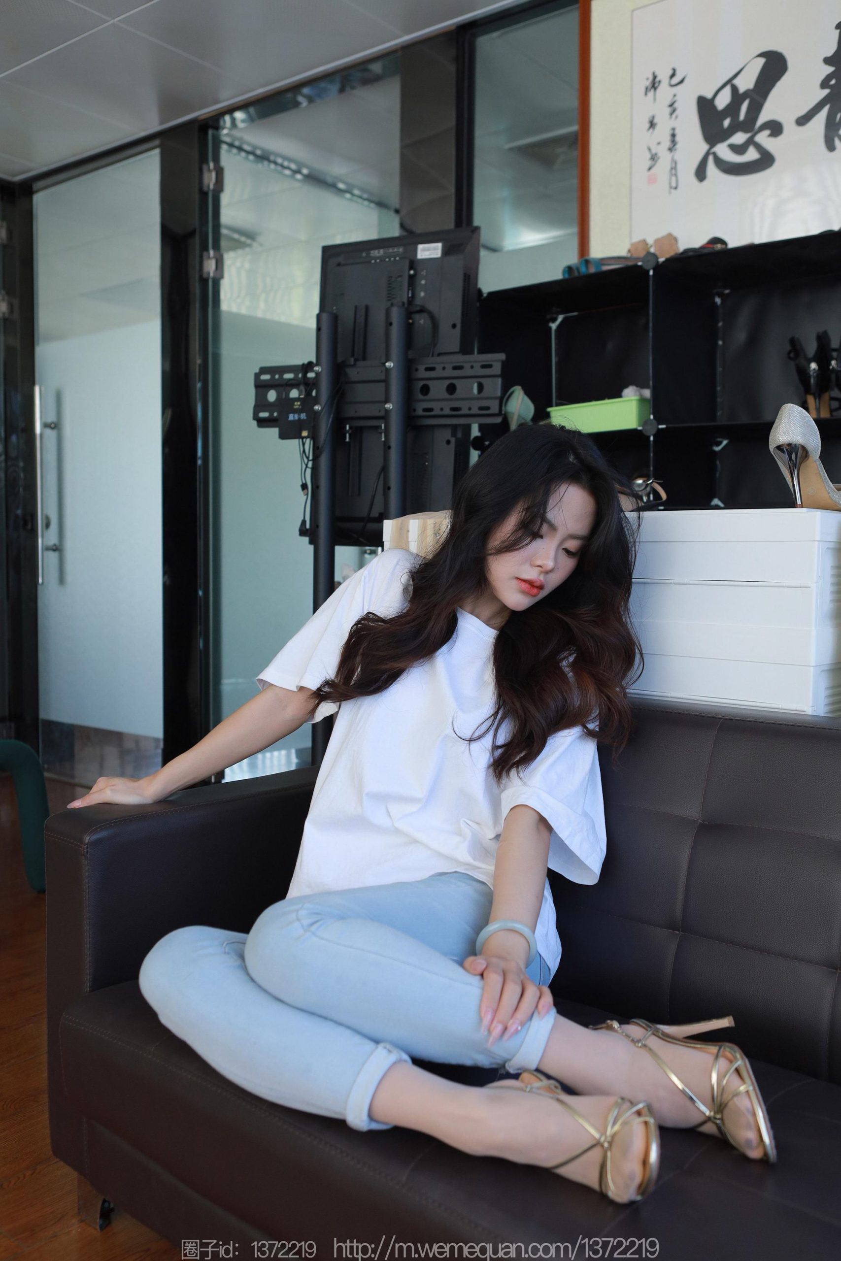 图片[81]-[IESS异思趣向] 2023.09.04 丝享家1524：兔兔《白T牛仔裤里丝》[87P] – 速更版-美库