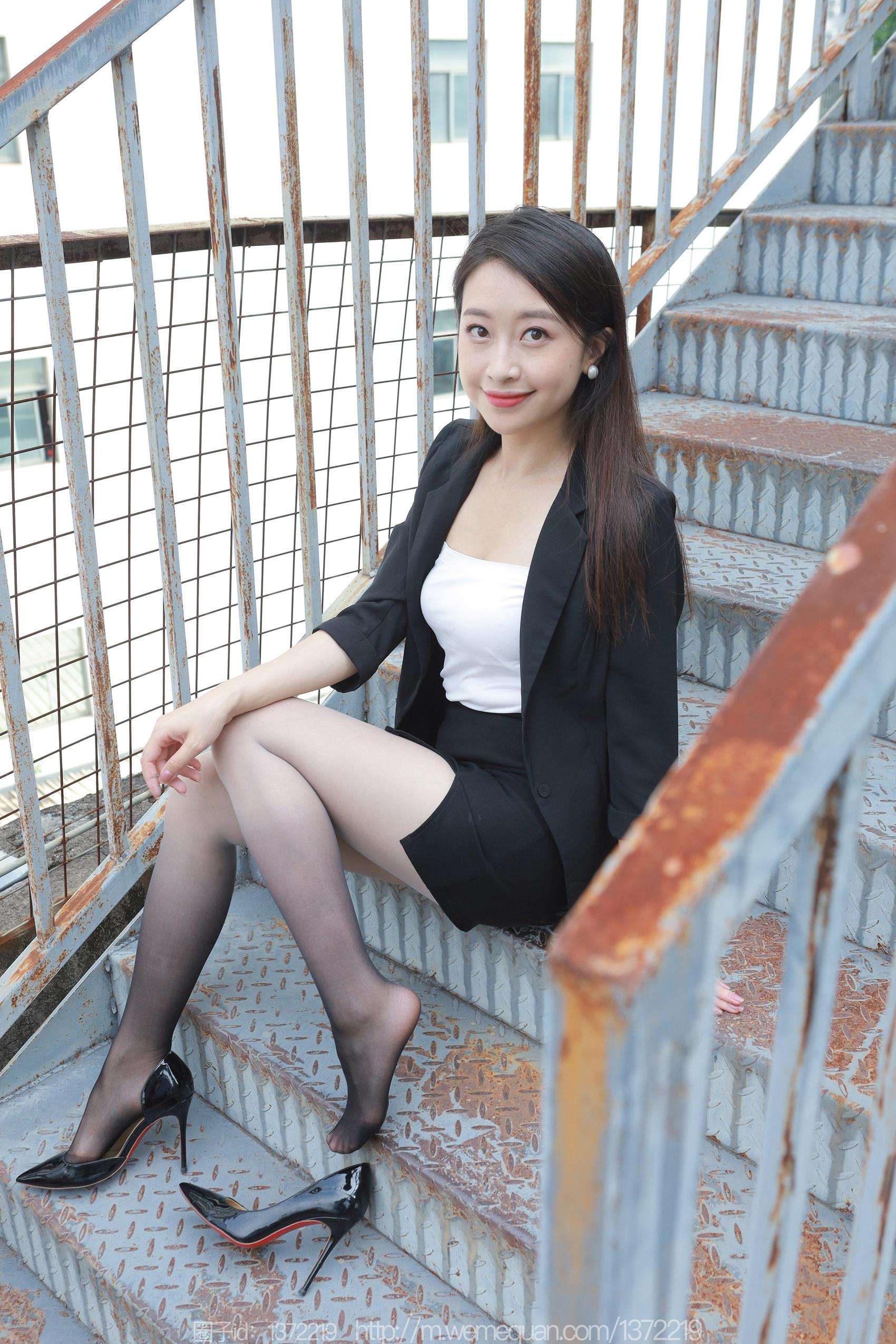 图片[13]-[IESS异思趣向] 2023.09.28 丝享家1545：小婕《黑白灰渐变》[84P] – 速更版-美库