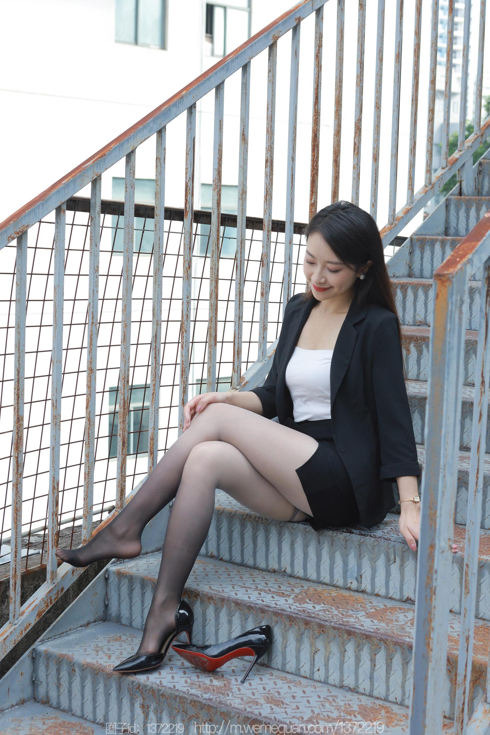 图片[16]-[IESS异思趣向] 2023.09.28 丝享家1545：小婕《黑白灰渐变》[84P] – 速更版-美库