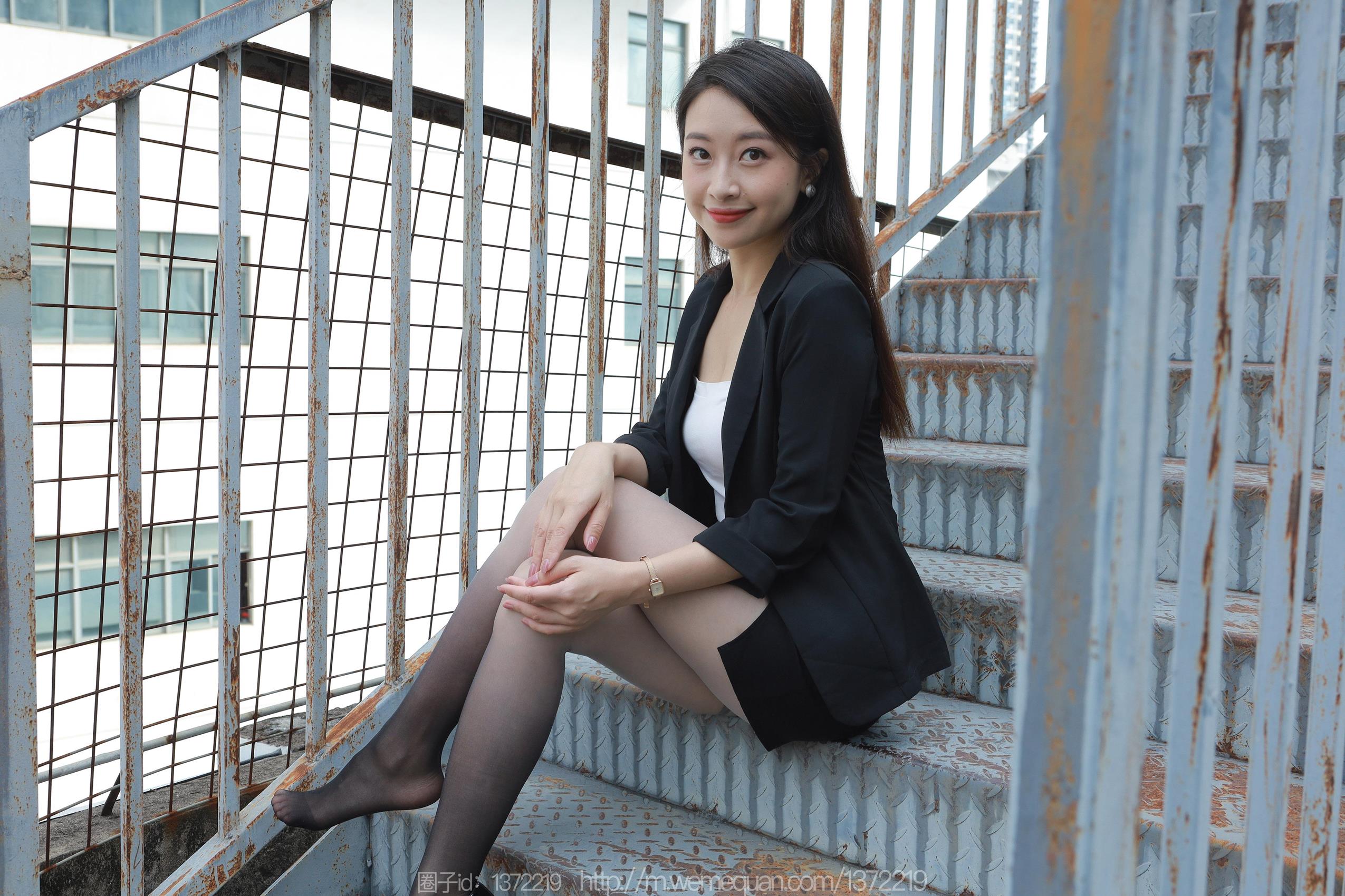 图片[18]-[IESS异思趣向] 2023.09.28 丝享家1545：小婕《黑白灰渐变》[84P] – 速更版-美库