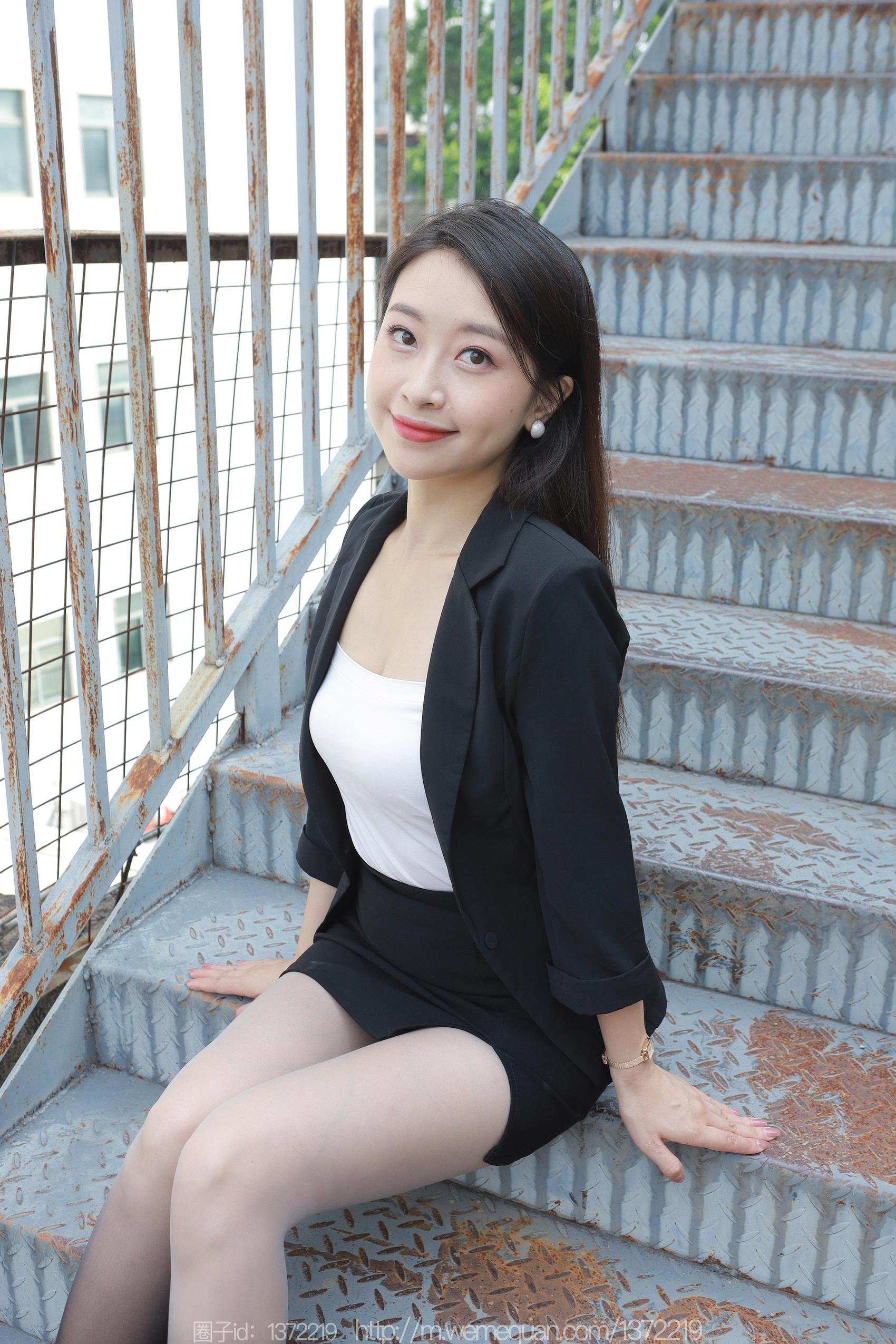 图片[22]-[IESS异思趣向] 2023.09.28 丝享家1545：小婕《黑白灰渐变》[84P] – 速更版-美库