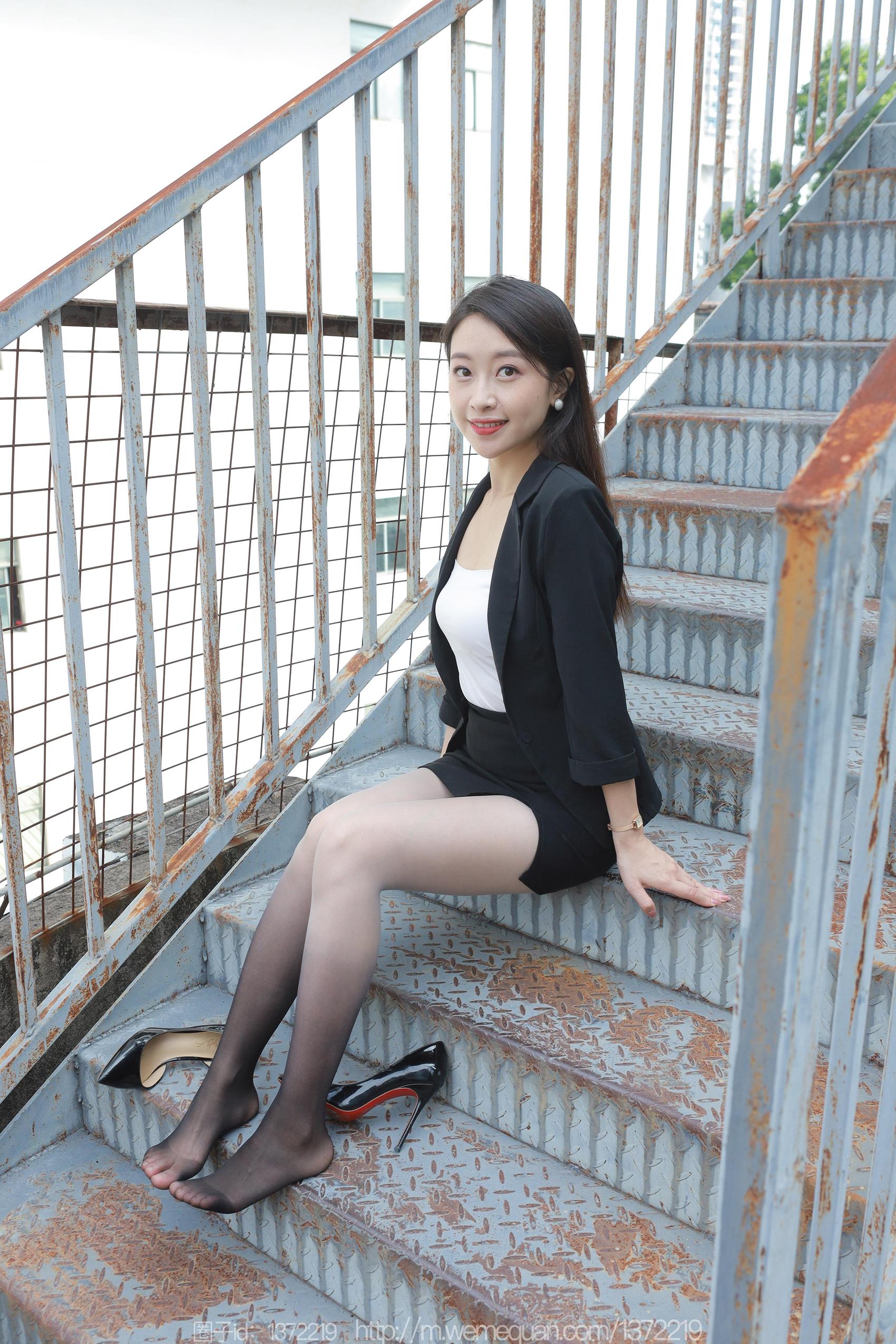 图片[23]-[IESS异思趣向] 2023.09.28 丝享家1545：小婕《黑白灰渐变》[84P] – 速更版-美库