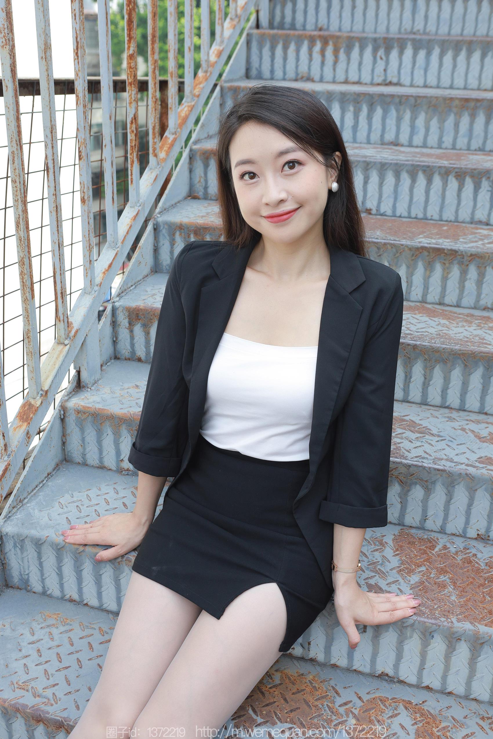 图片[25]-[IESS异思趣向] 2023.09.28 丝享家1545：小婕《黑白灰渐变》[84P] – 速更版-美库