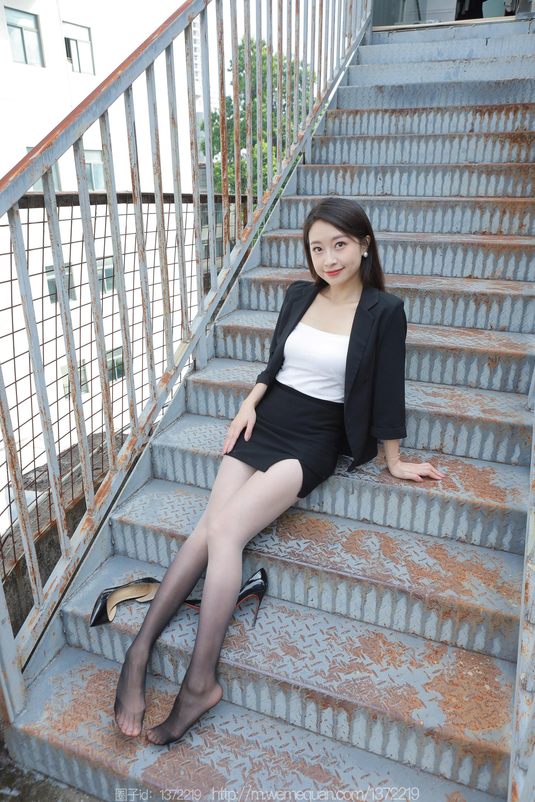 图片[27]-[IESS异思趣向] 2023.09.28 丝享家1545：小婕《黑白灰渐变》[84P] – 速更版-美库