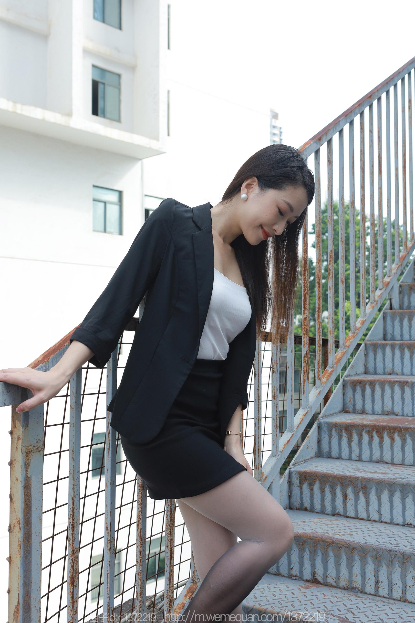 图片[37]-[IESS异思趣向] 2023.09.28 丝享家1545：小婕《黑白灰渐变》[84P] – 速更版-美库