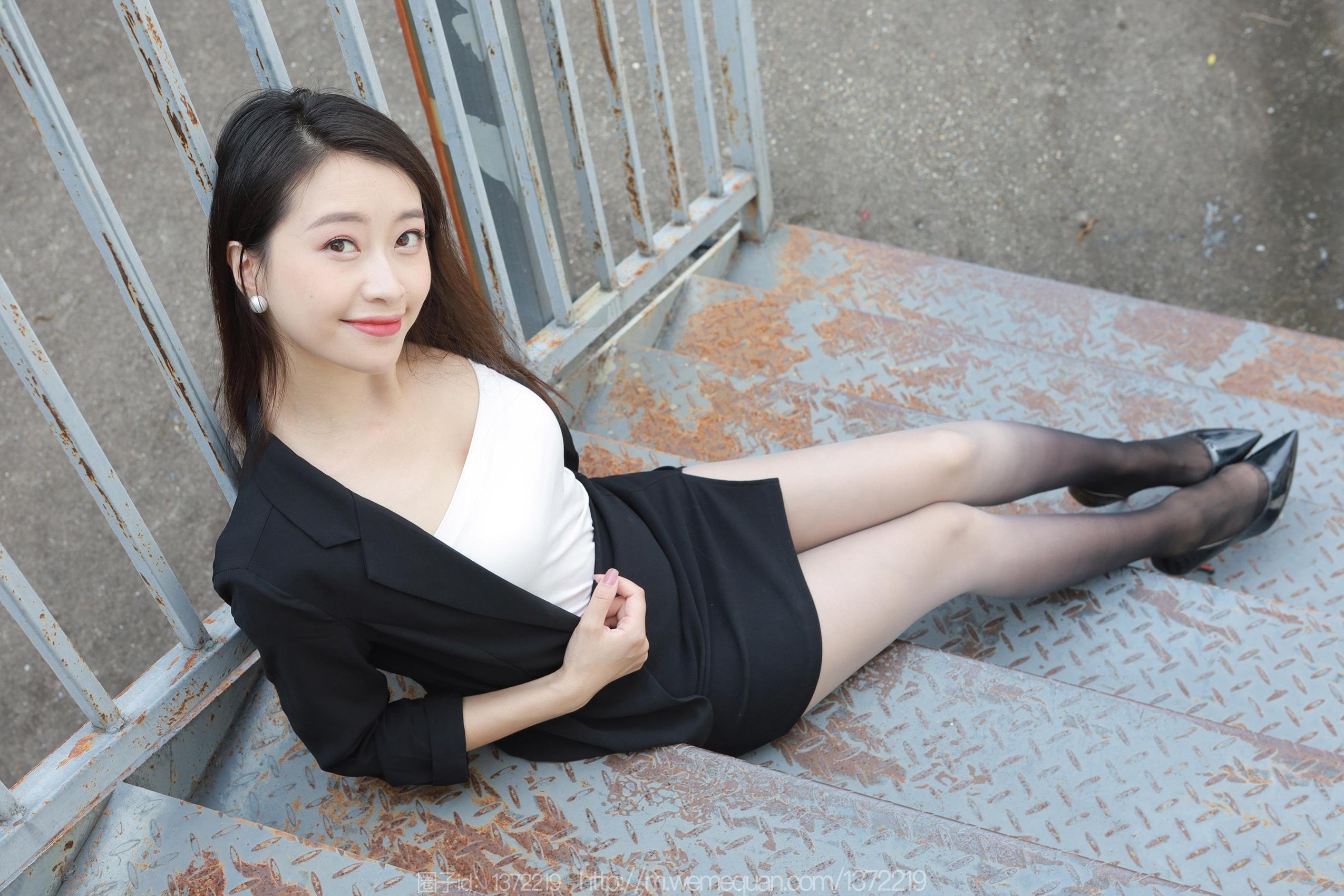 图片[68]-[IESS异思趣向] 2023.09.28 丝享家1545：小婕《黑白灰渐变》[84P] – 速更版-美库