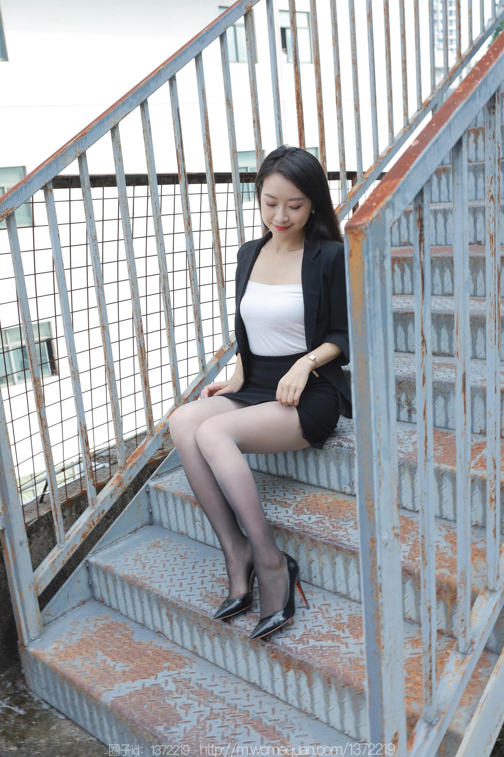 图片[81]-[IESS异思趣向] 2023.09.28 丝享家1545：小婕《黑白灰渐变》[84P] – 速更版-美库