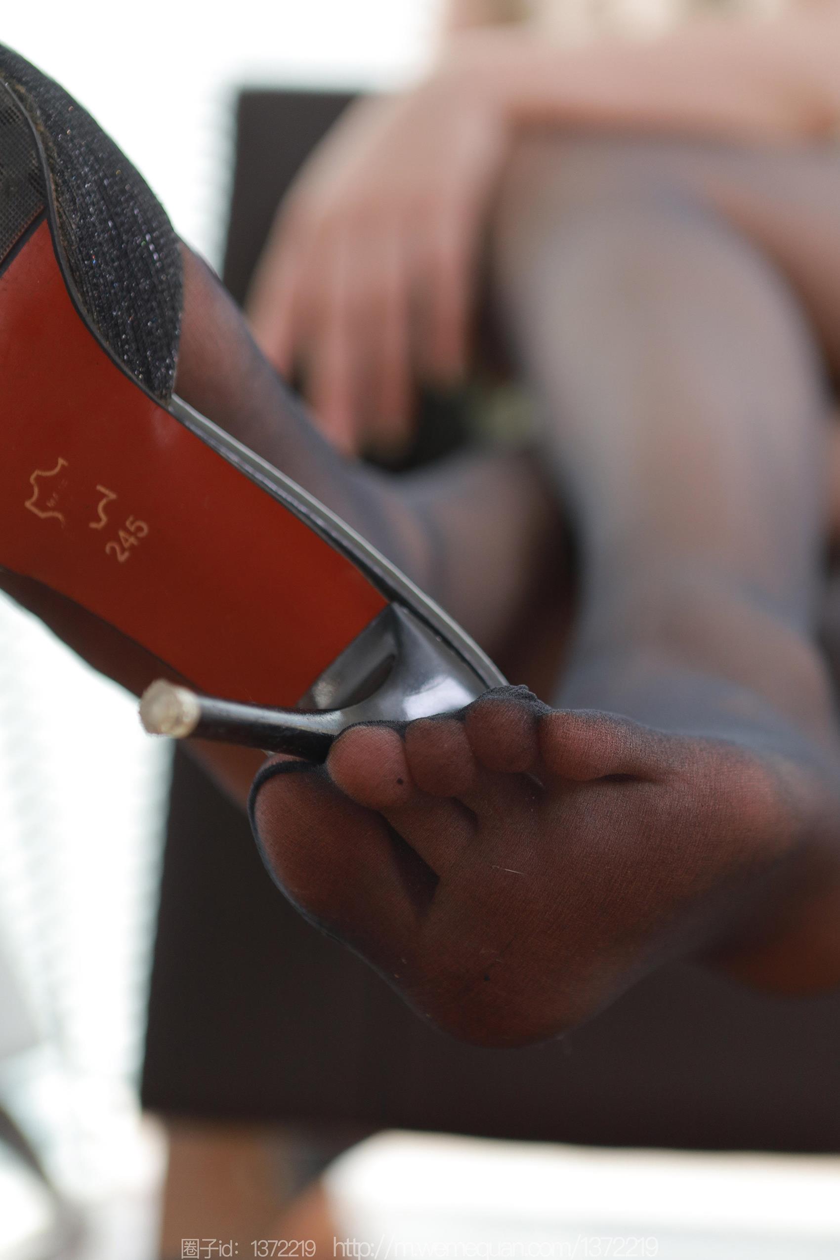 图片[17]-[IESS异思趣向] 2023.10.03 丝享家1549：秋秋《深邃的沟壑》[85P] – 速更版-美库