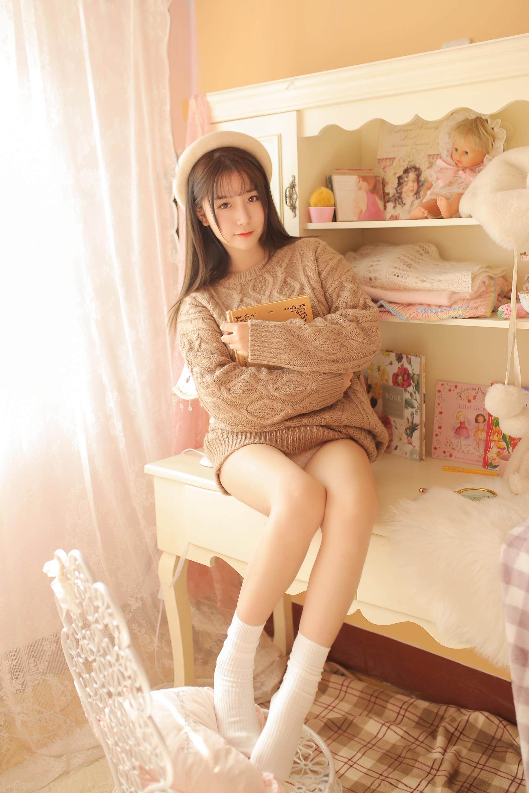 图片[20]-网紅Coser@ 猫九酱 驼色毛衣[34P] – 速更版-美库