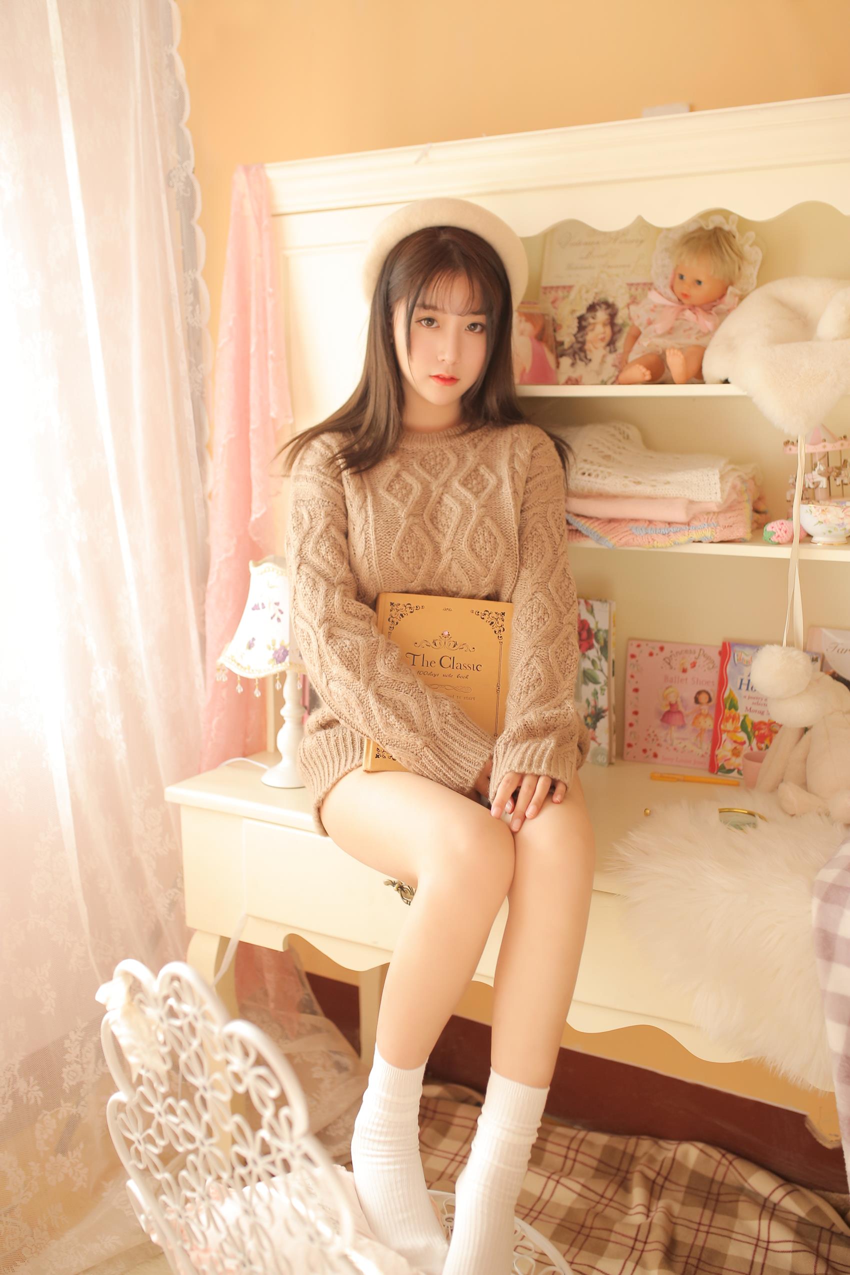 图片[24]-网紅Coser@ 猫九酱 驼色毛衣[34P] – 速更版-美库