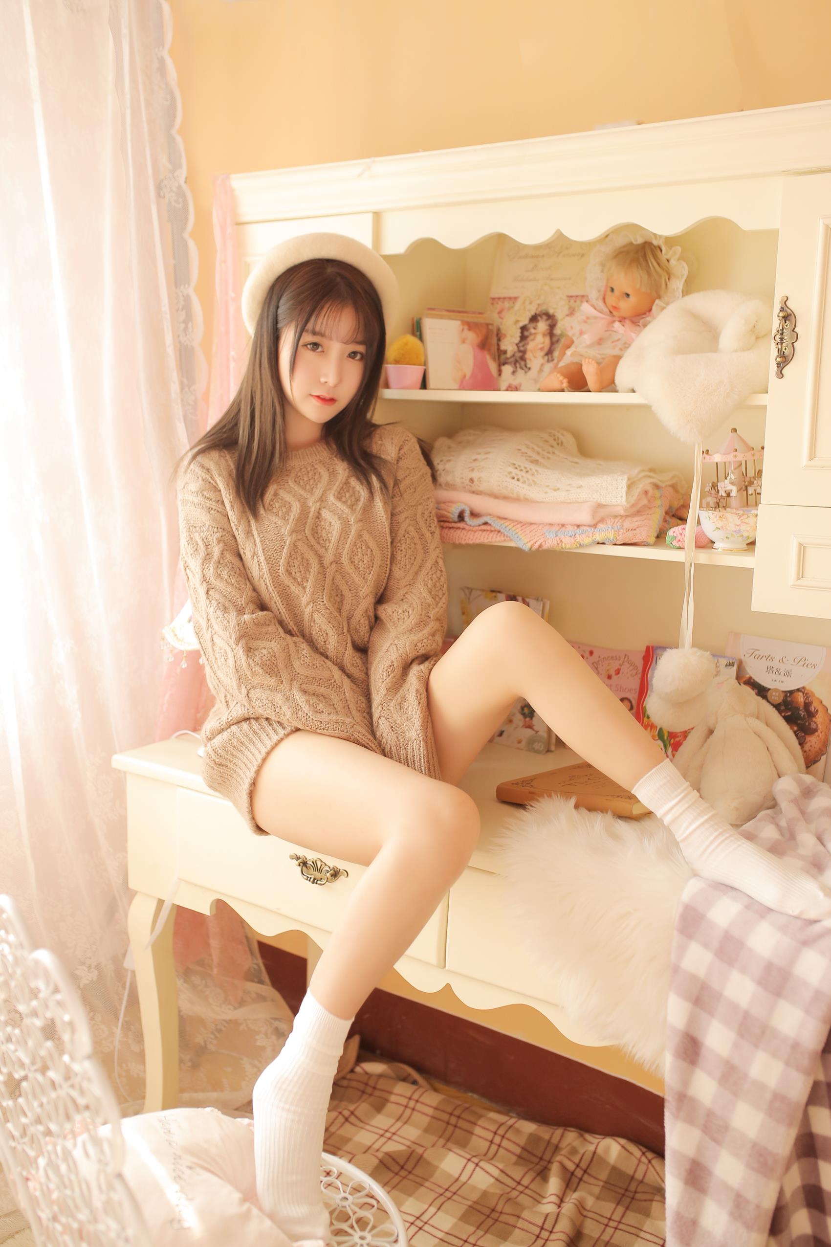 图片[25]-网紅Coser@ 猫九酱 驼色毛衣[34P] – 速更版-美库