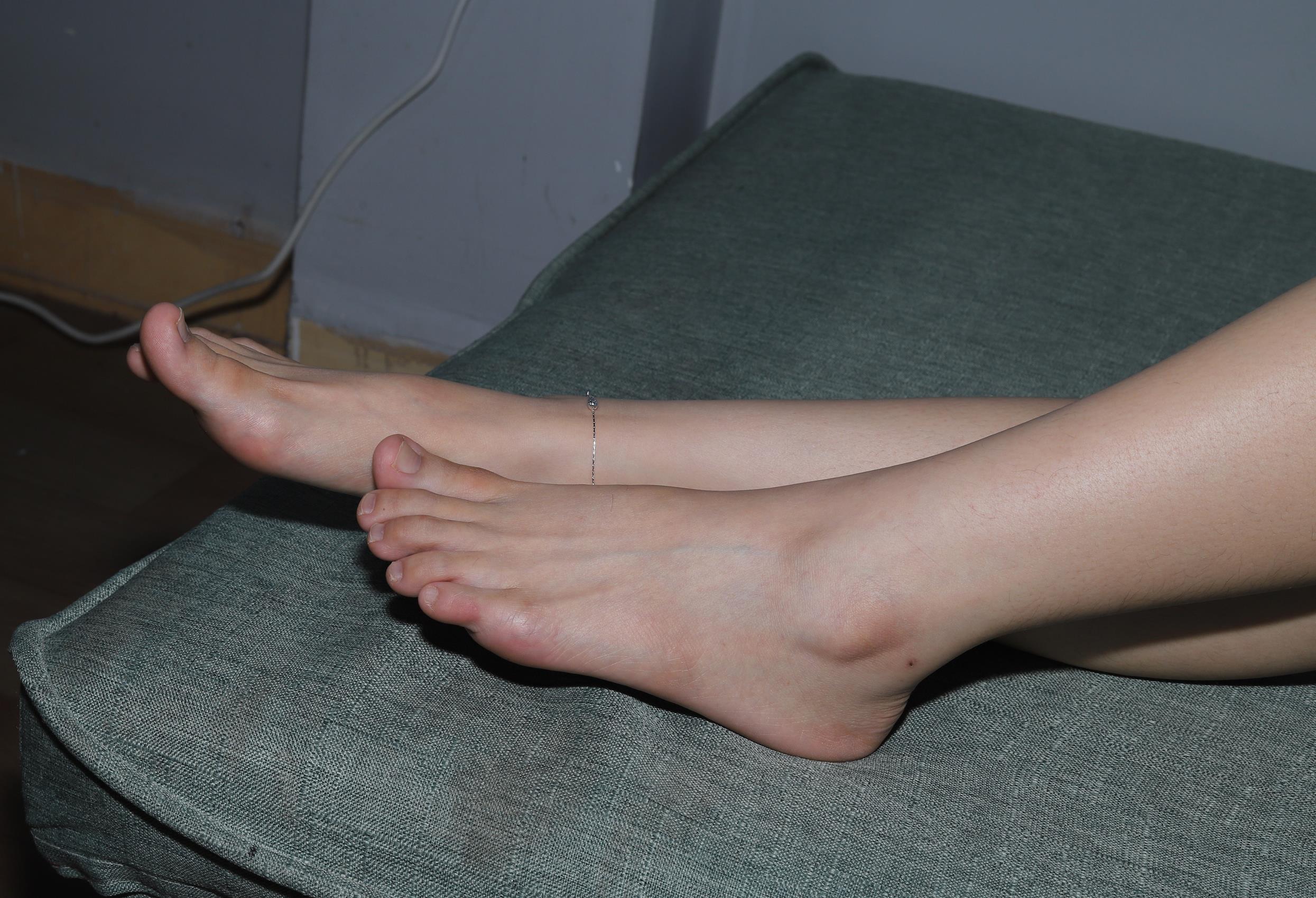 图片[23]-Pary摄影 NO.067 身材高挑的新模小吴展示38码大美脚[80P] – 速更版-美库