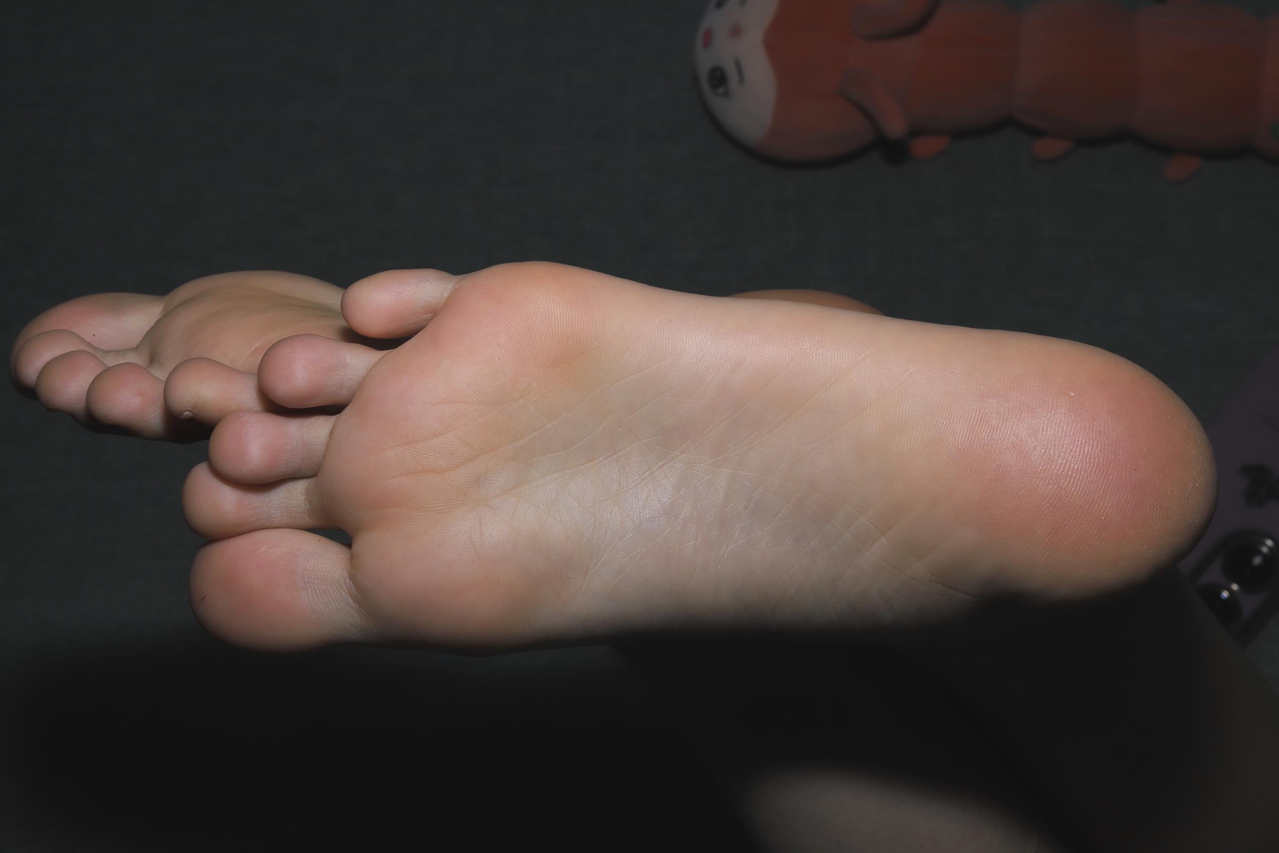 图片[32]-Pary摄影 NO.067 身材高挑的新模小吴展示38码大美脚[80P] – 速更版-美库