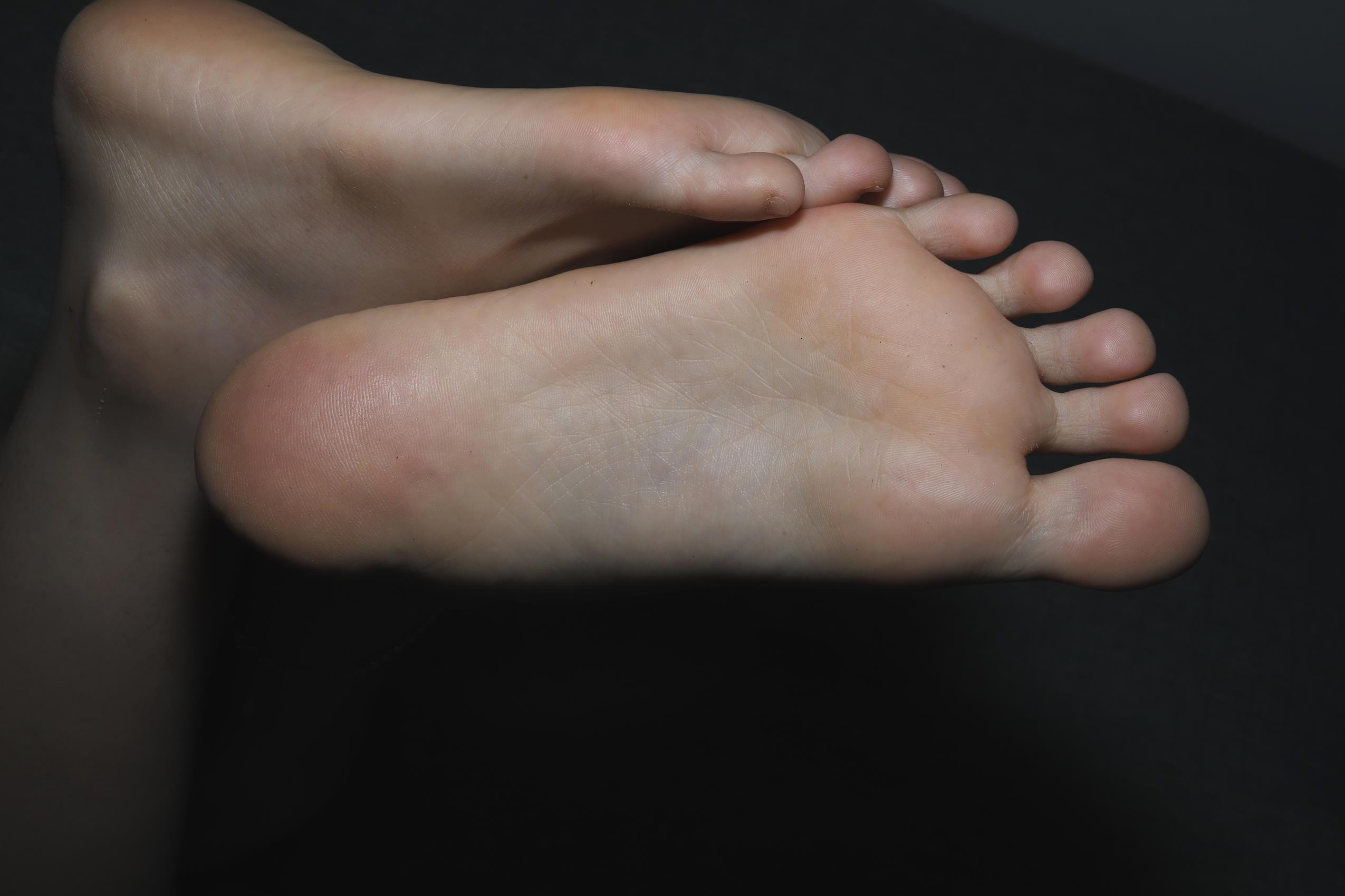 图片[69]-Pary摄影 NO.067 身材高挑的新模小吴展示38码大美脚[80P] – 速更版-美库