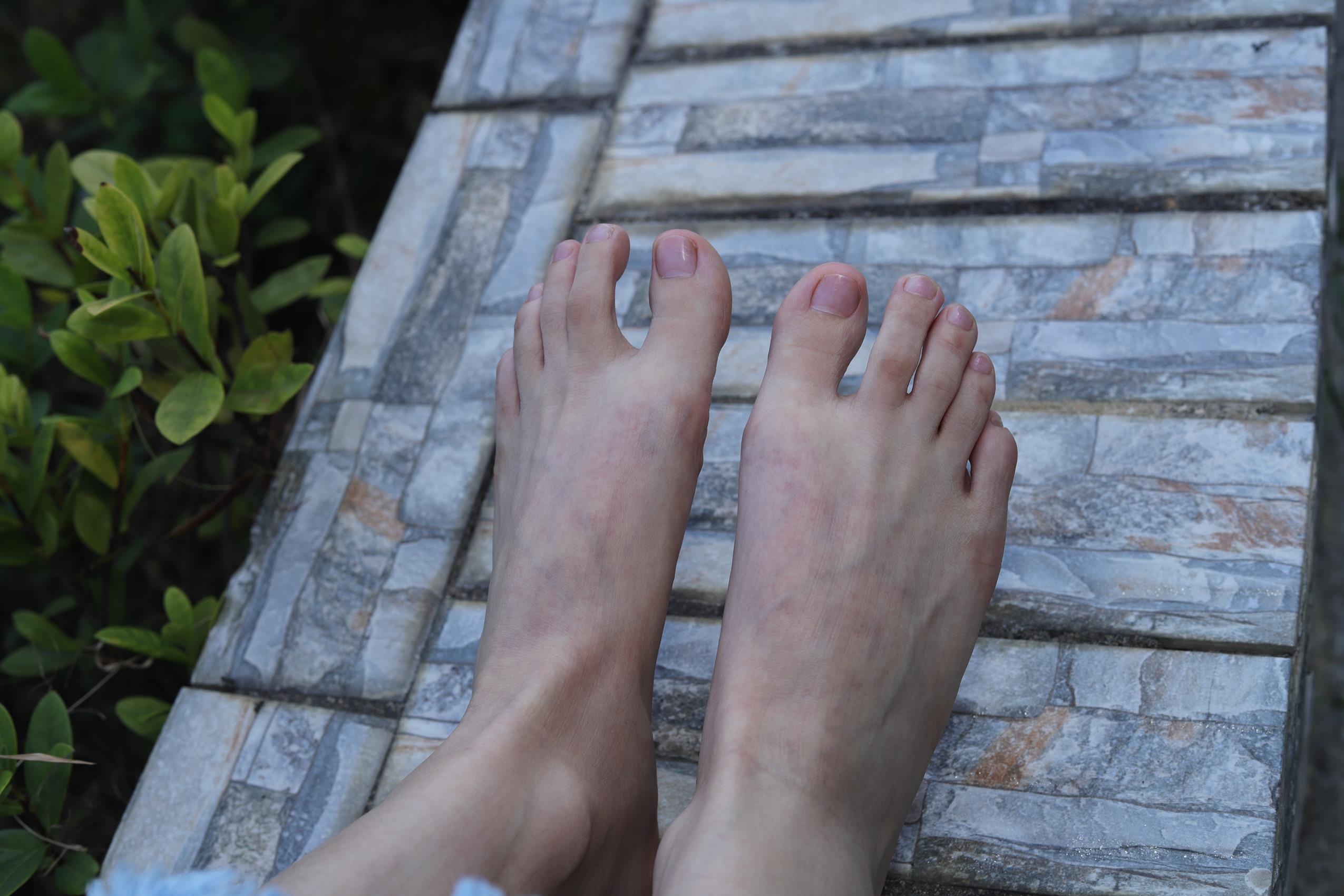 图片[11]-Pary摄影 NO.068 极品美女小芳公园脱掉鞋袜展示极品美脚[86P] – 速更版-美库