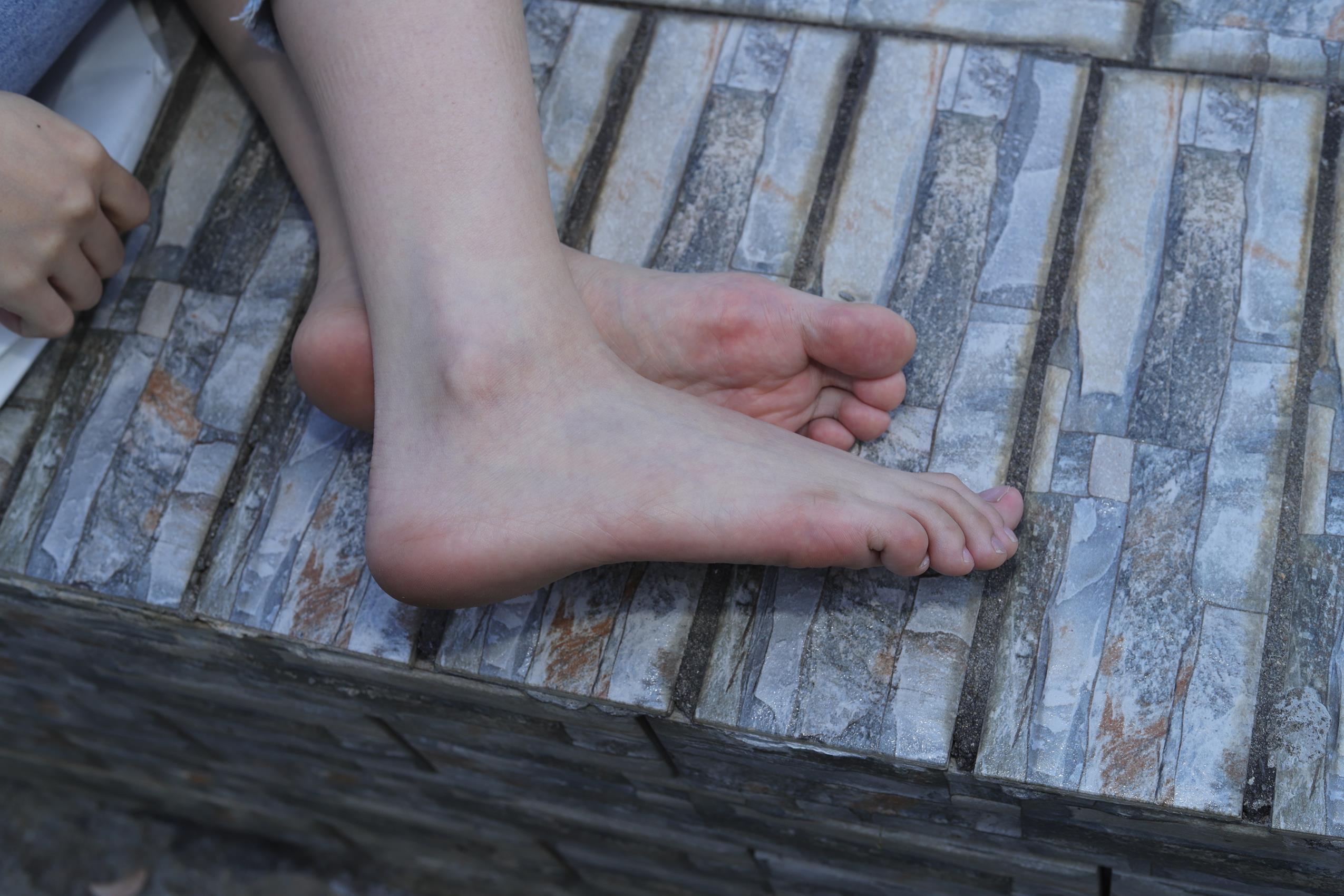 图片[25]-Pary摄影 NO.068 极品美女小芳公园脱掉鞋袜展示极品美脚[86P] – 速更版-美库