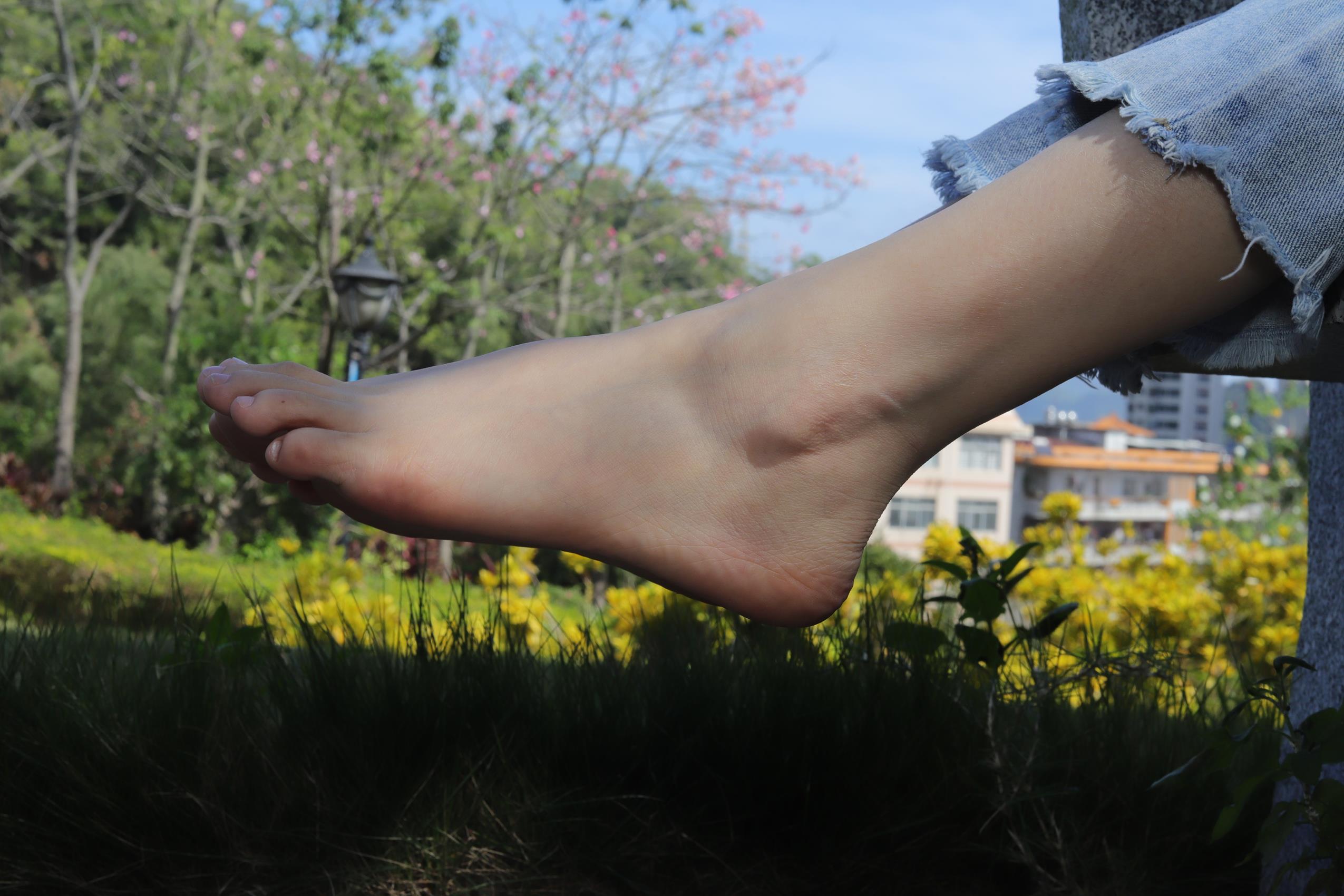 图片[38]-Pary摄影 NO.068 极品美女小芳公园脱掉鞋袜展示极品美脚[86P] – 速更版-美库