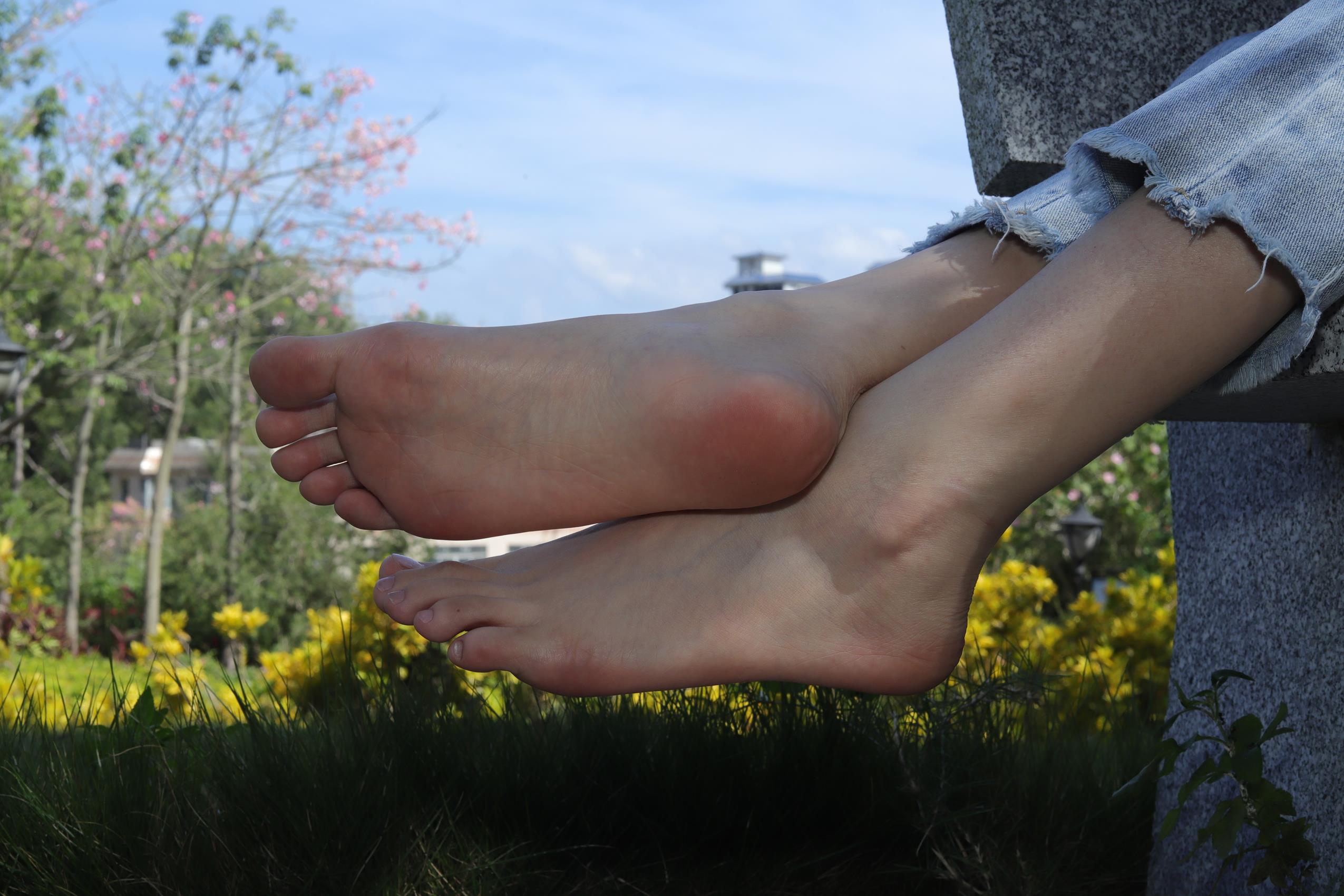 图片[39]-Pary摄影 NO.068 极品美女小芳公园脱掉鞋袜展示极品美脚[86P] – 速更版-美库