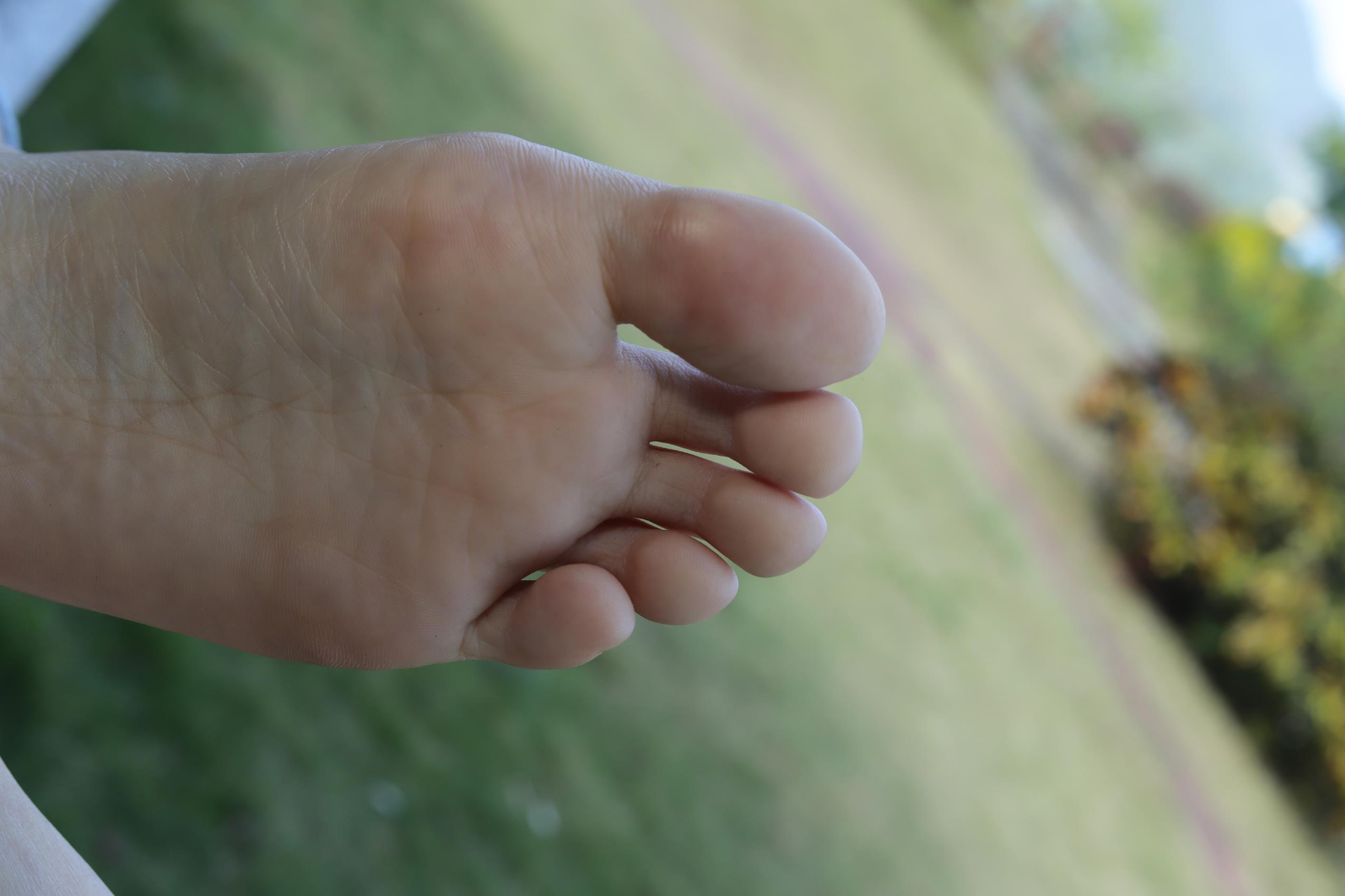 图片[47]-Pary摄影 NO.068 极品美女小芳公园脱掉鞋袜展示极品美脚[86P] – 速更版-美库