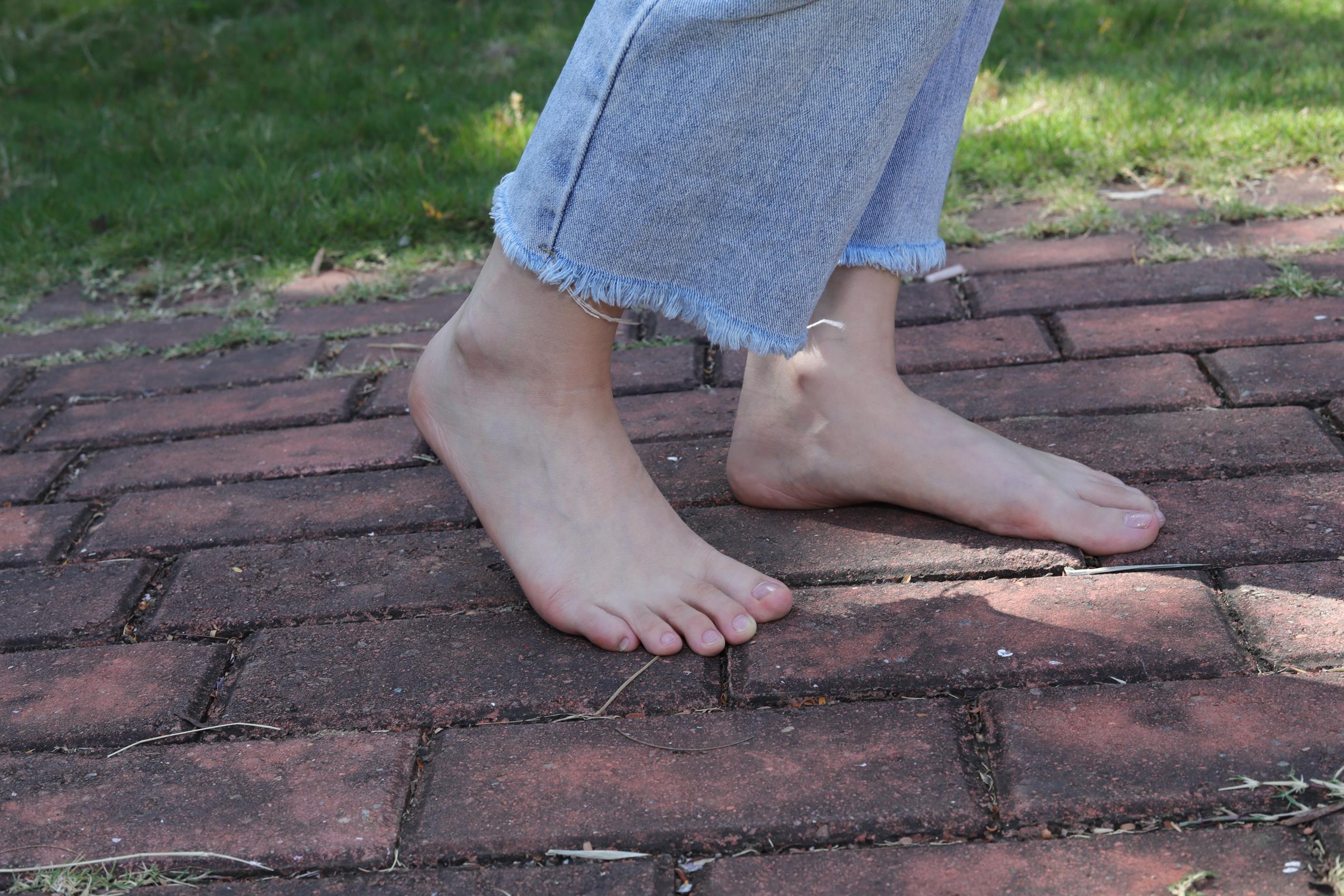 图片[53]-Pary摄影 NO.068 极品美女小芳公园脱掉鞋袜展示极品美脚[86P] – 速更版-美库