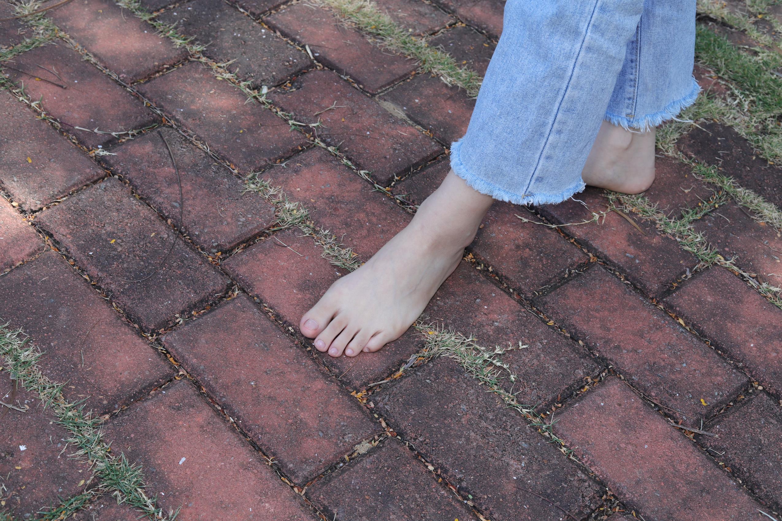 图片[55]-Pary摄影 NO.068 极品美女小芳公园脱掉鞋袜展示极品美脚[86P] – 速更版-美库