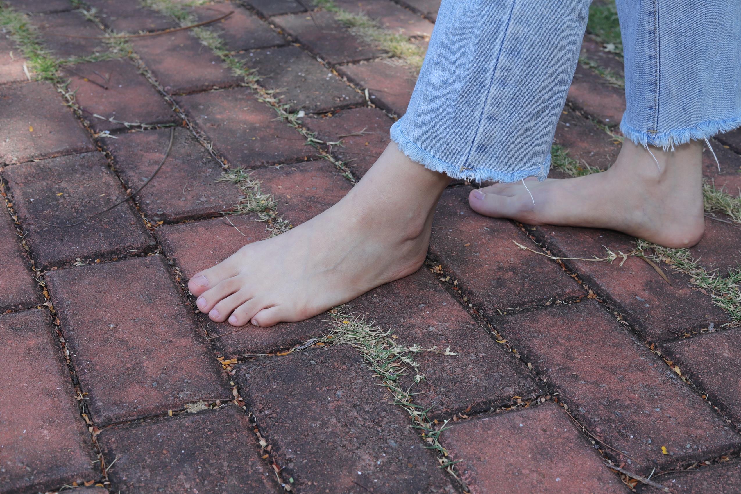 图片[56]-Pary摄影 NO.068 极品美女小芳公园脱掉鞋袜展示极品美脚[86P] – 速更版-美库