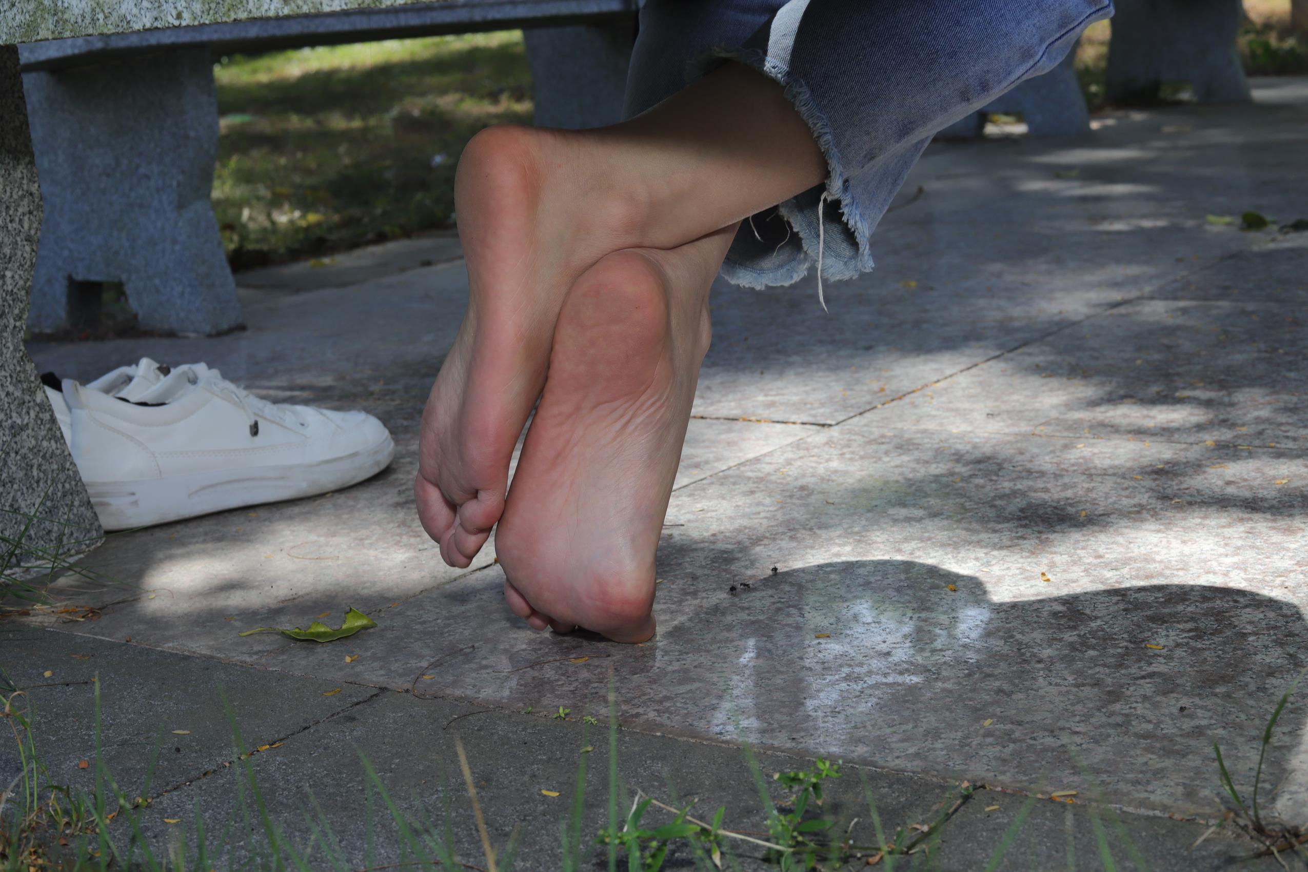 图片[62]-Pary摄影 NO.068 极品美女小芳公园脱掉鞋袜展示极品美脚[86P] – 速更版-美库