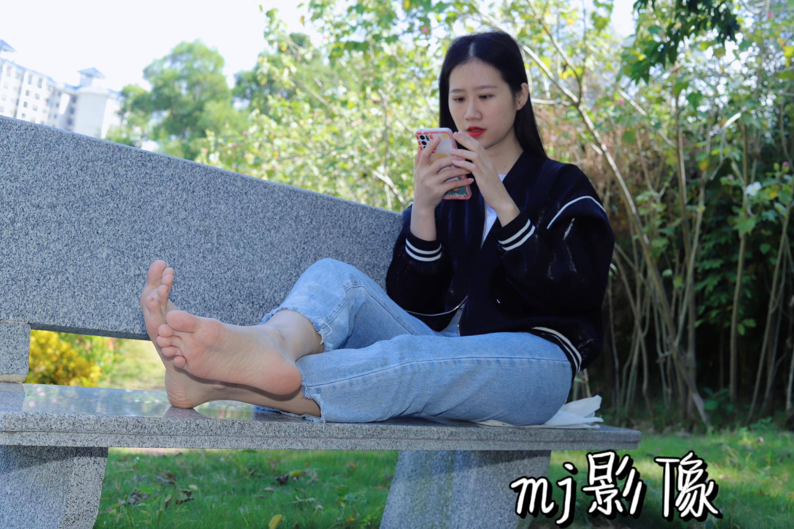 图片[65]-Pary摄影 NO.068 极品美女小芳公园脱掉鞋袜展示极品美脚[86P] – 速更版-美库