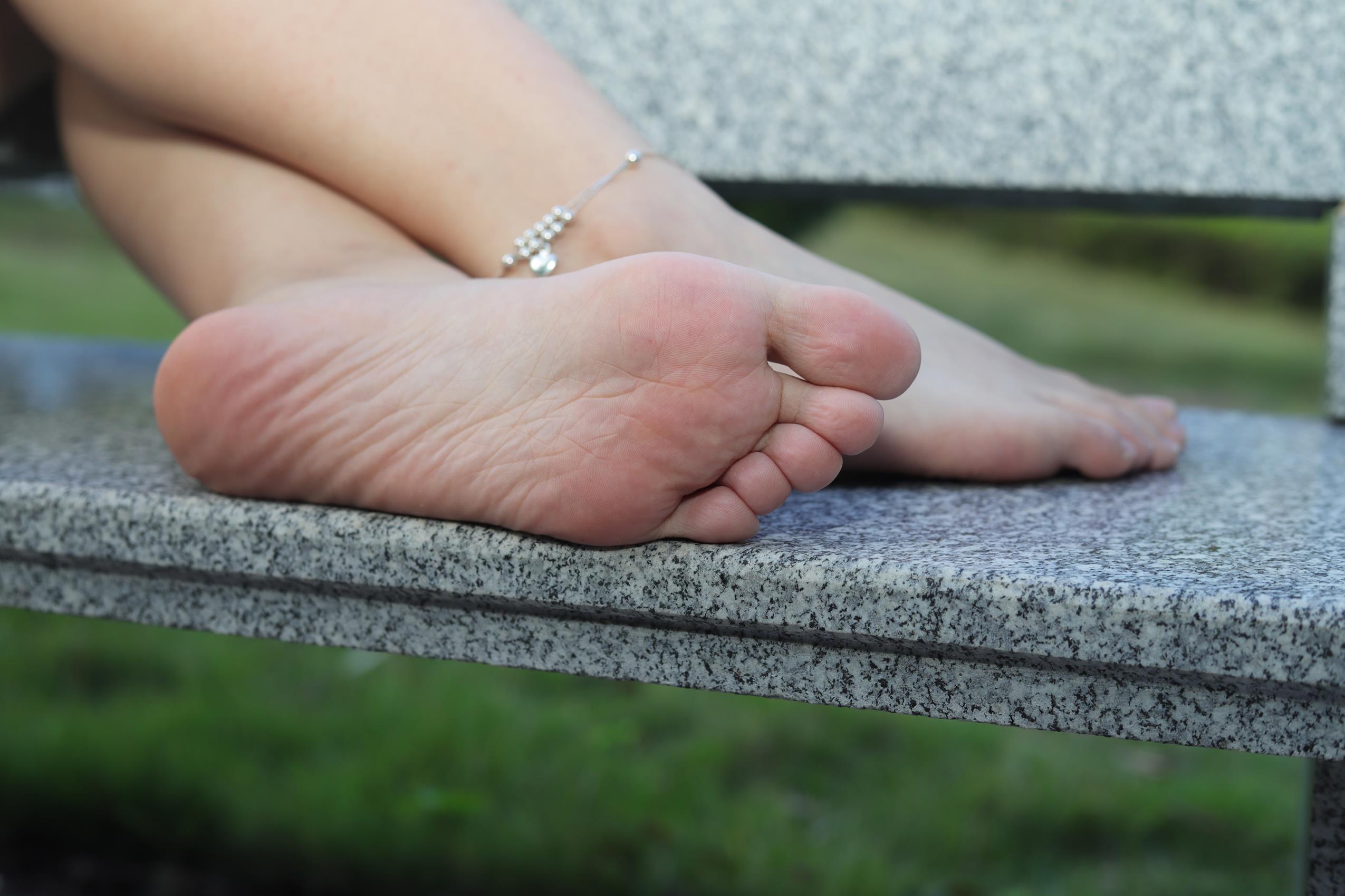 图片[22]-Pary摄影 NO.071 美女小敏公园展示38码超白嫩美脚[115P] – 速更版-美库