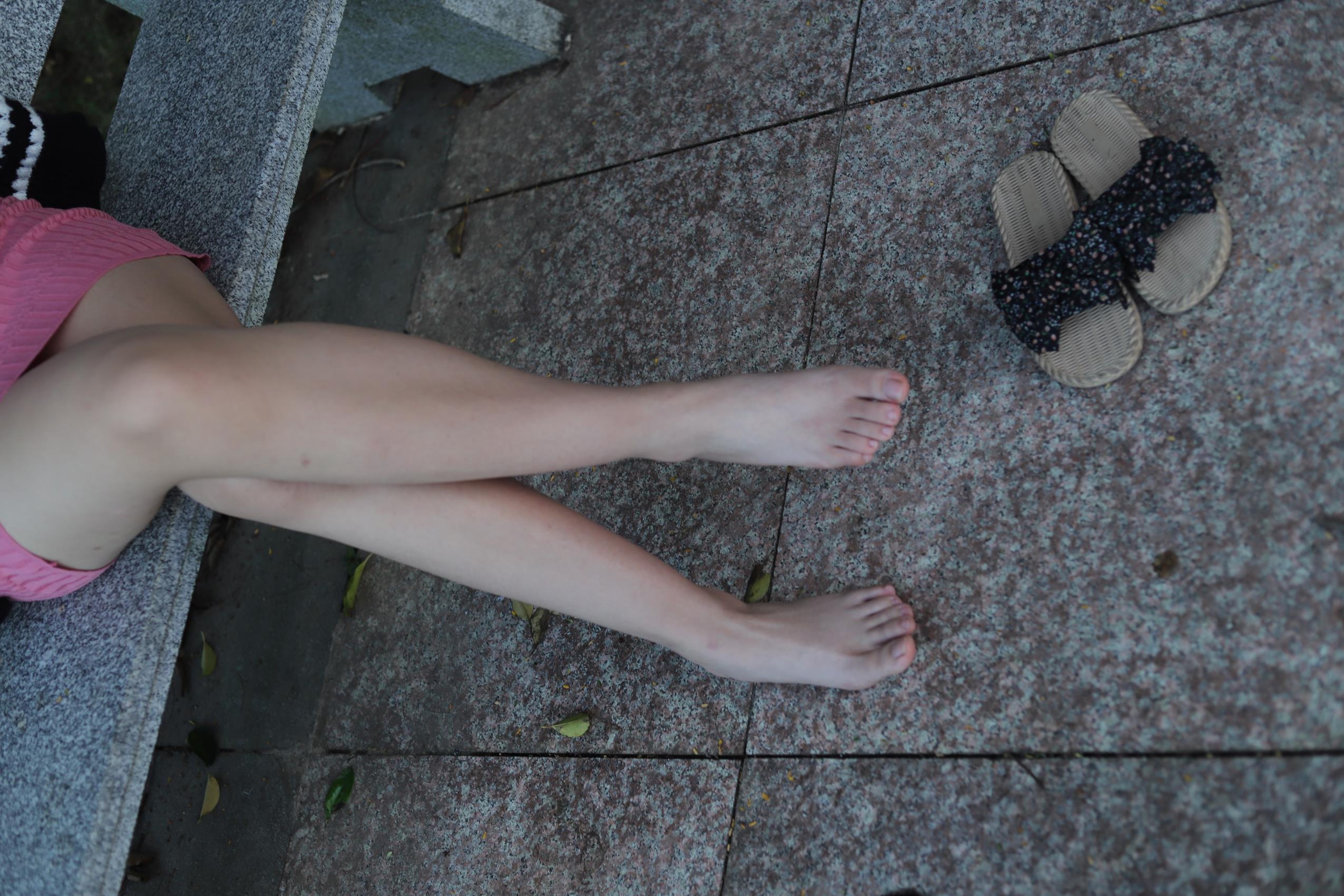 图片[105]-Pary摄影 NO.071 美女小敏公园展示38码超白嫩美脚[115P] – 速更版-美库