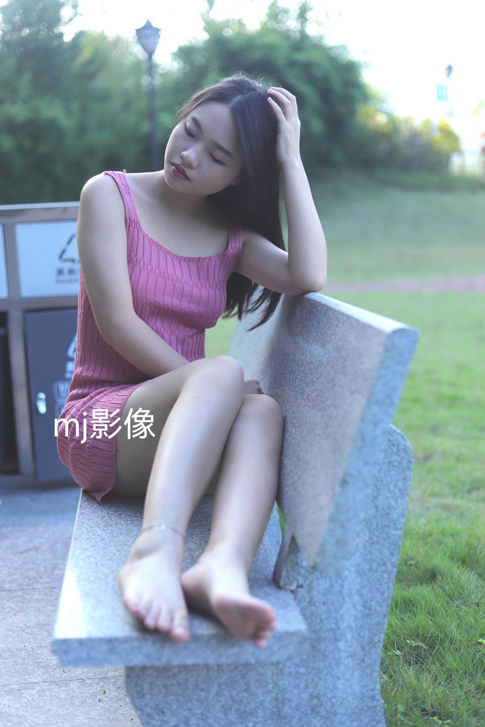 图片[116]-Pary摄影 NO.071 美女小敏公园展示38码超白嫩美脚[115P] – 速更版-美库