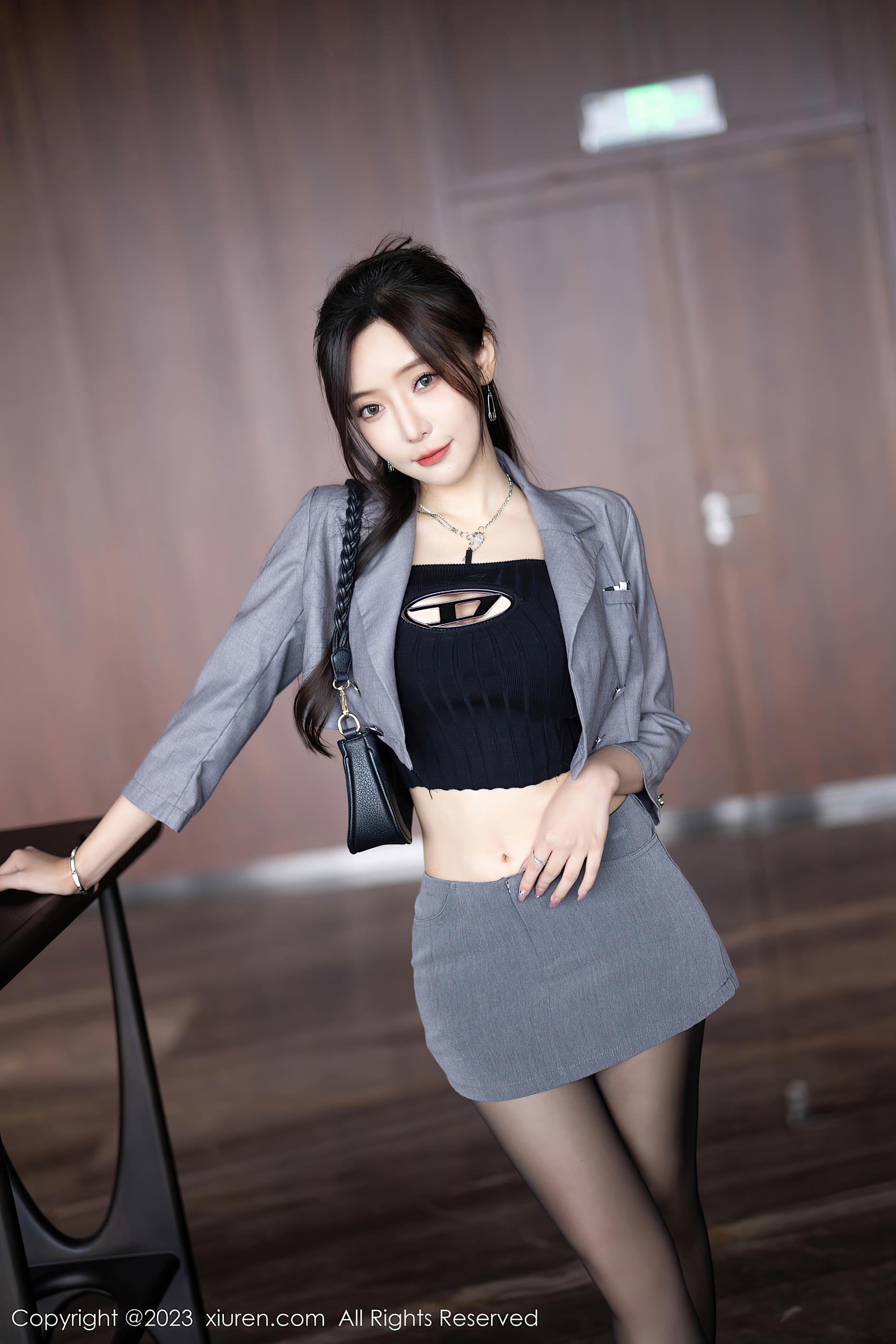 图片[32]-[Xiuren秀人网]2023.10.20 NO.7545 王馨瑶yanni 灰色短裙黑丝 [32+1P] – 速更版-美库