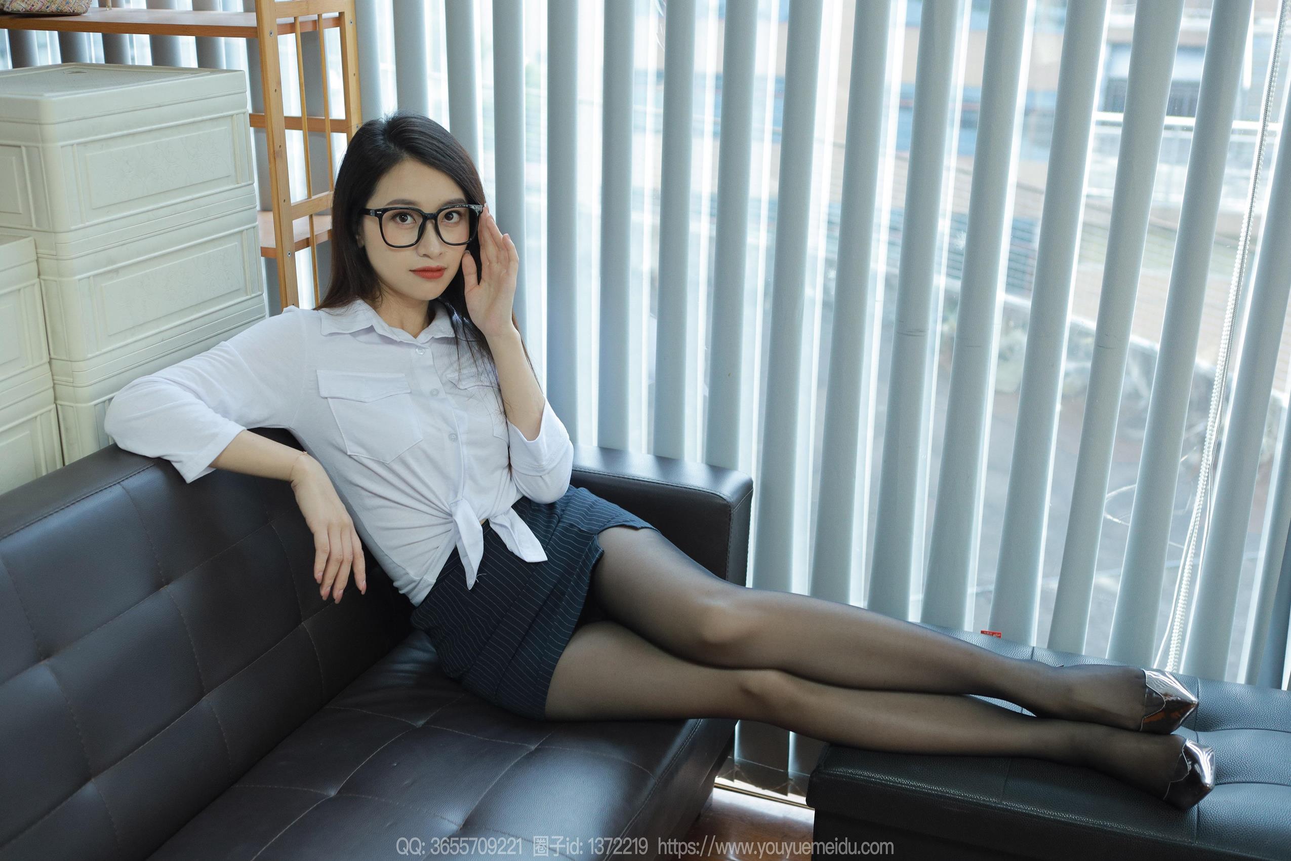 图片[68]-[IESS异思趣向] 2023.10.26 丝享家1569：小婕《迷人眼镜娘》[91P] – 速更版-美库