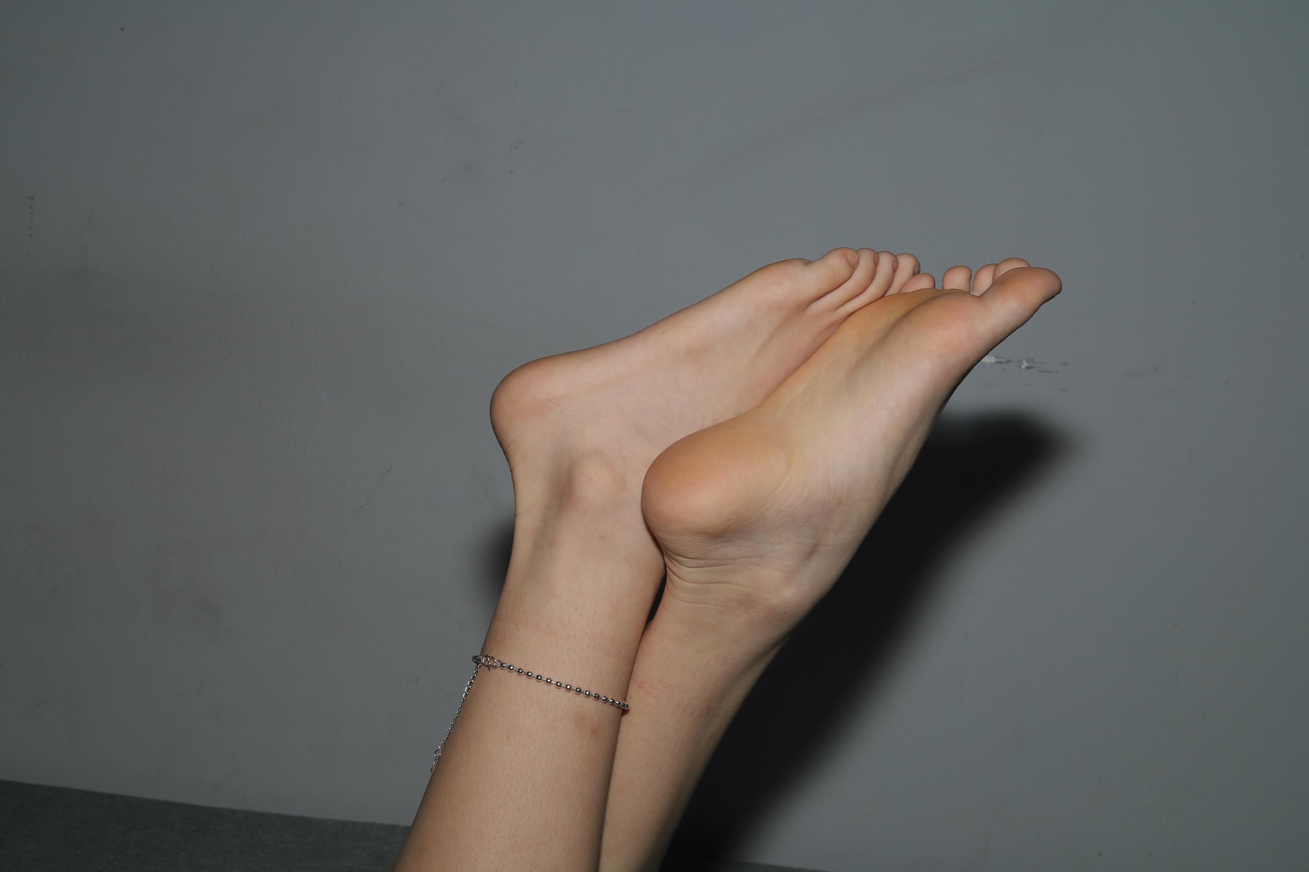 图片[13]-Pary摄影 NO.073 新模小陈展示37码纤薄秀气美脚[99P] – 速更版-美库