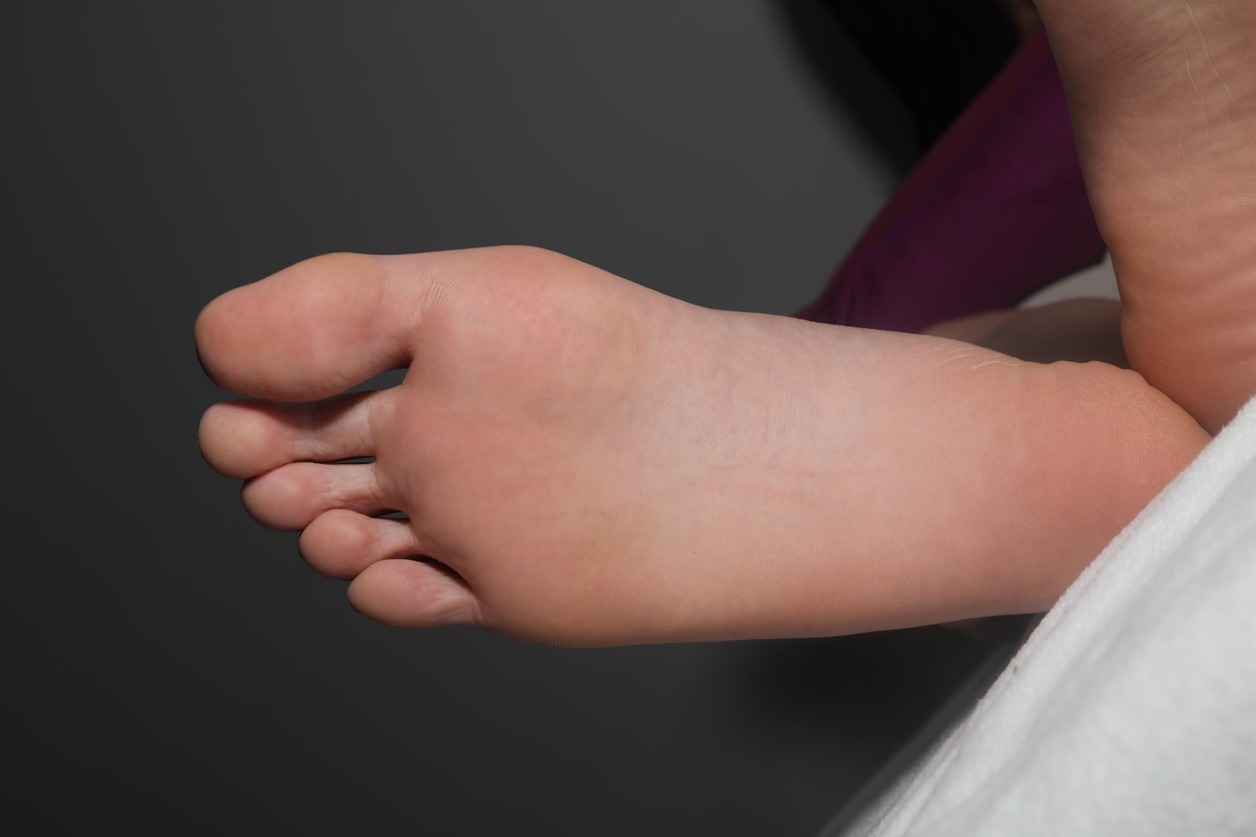 图片[79]-Pary摄影 NO.075 小仪再次展示38码大美脚[102P] – 速更版-美库