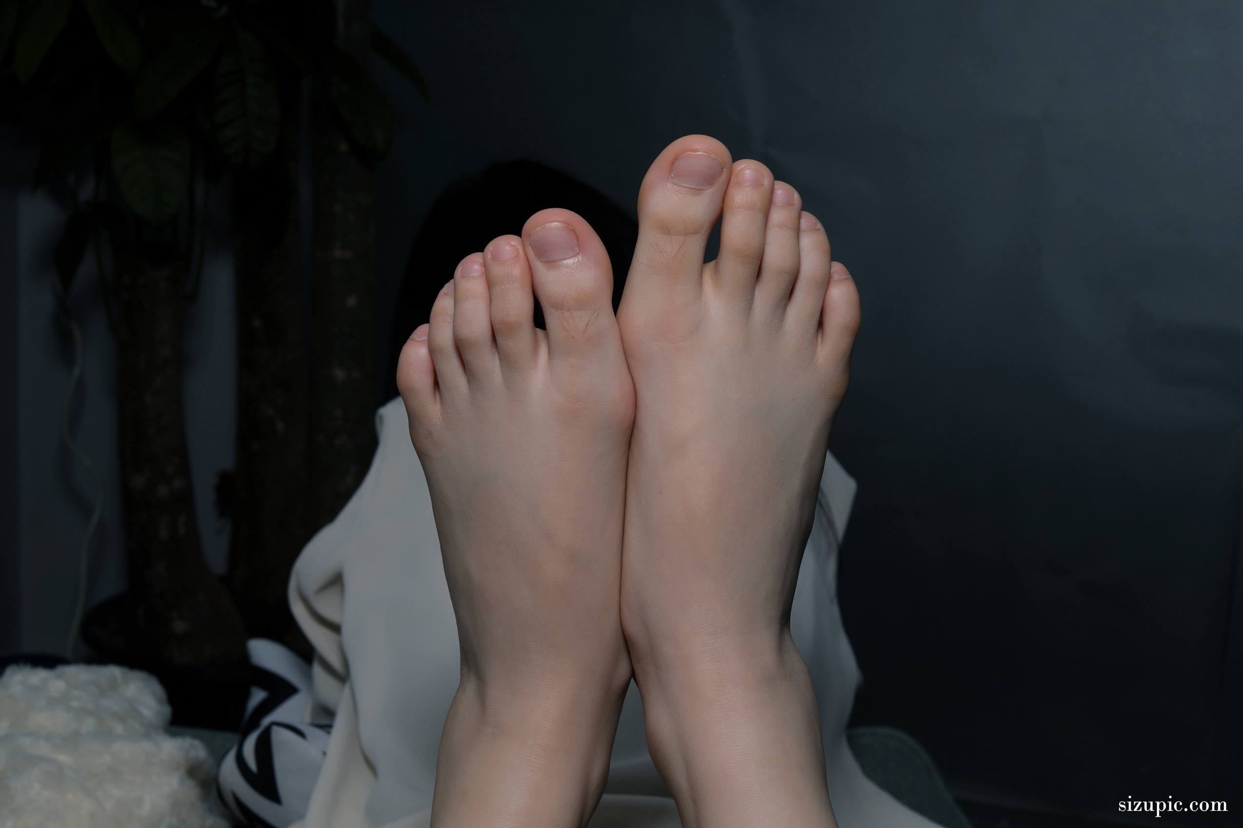 图片[50]-Pary摄影 NO.080 珊珊如若凝脂的雪白美脚加偷拍视角[124P] – 速更版-美库