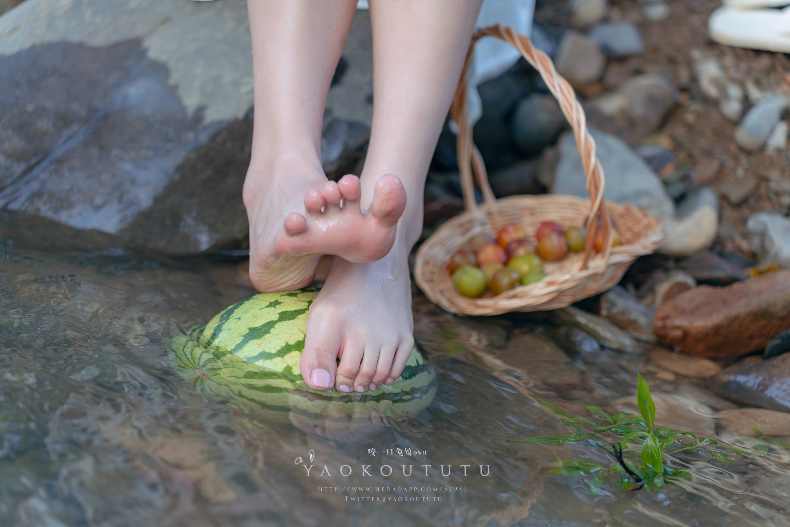 图片[12]-网紅博主@咬一口兔娘(黏黏团子兔) 八月订阅【溯溪之夏】恋爱循环 [17P] – 速更版-美库