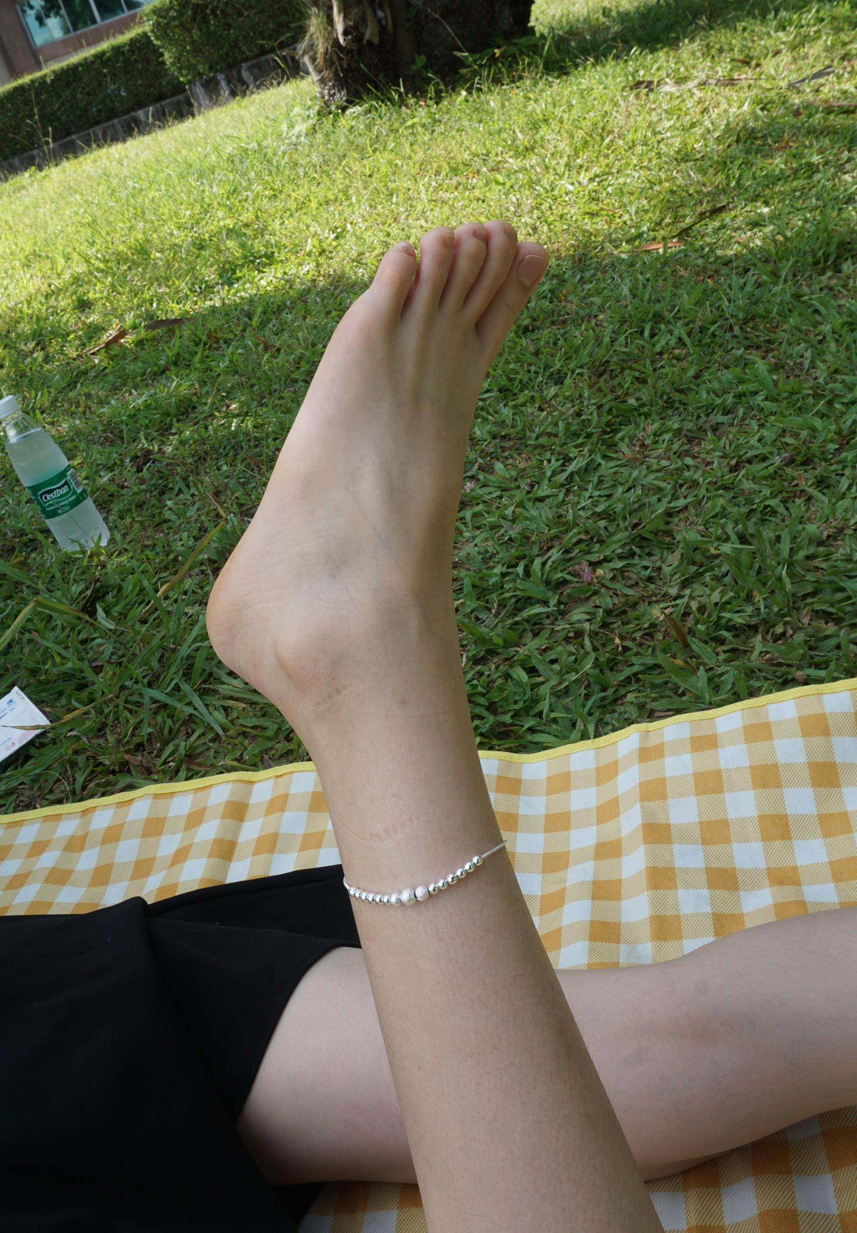 图片[17]-Pary摄影 NO.084 杰杰草地全方位秀美脚[118P] – 速更版-美库