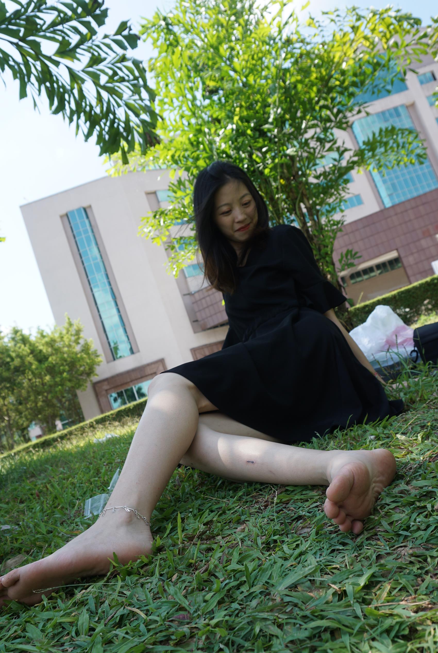 图片[93]-Pary摄影 NO.084 杰杰草地全方位秀美脚[118P] – 速更版-美库