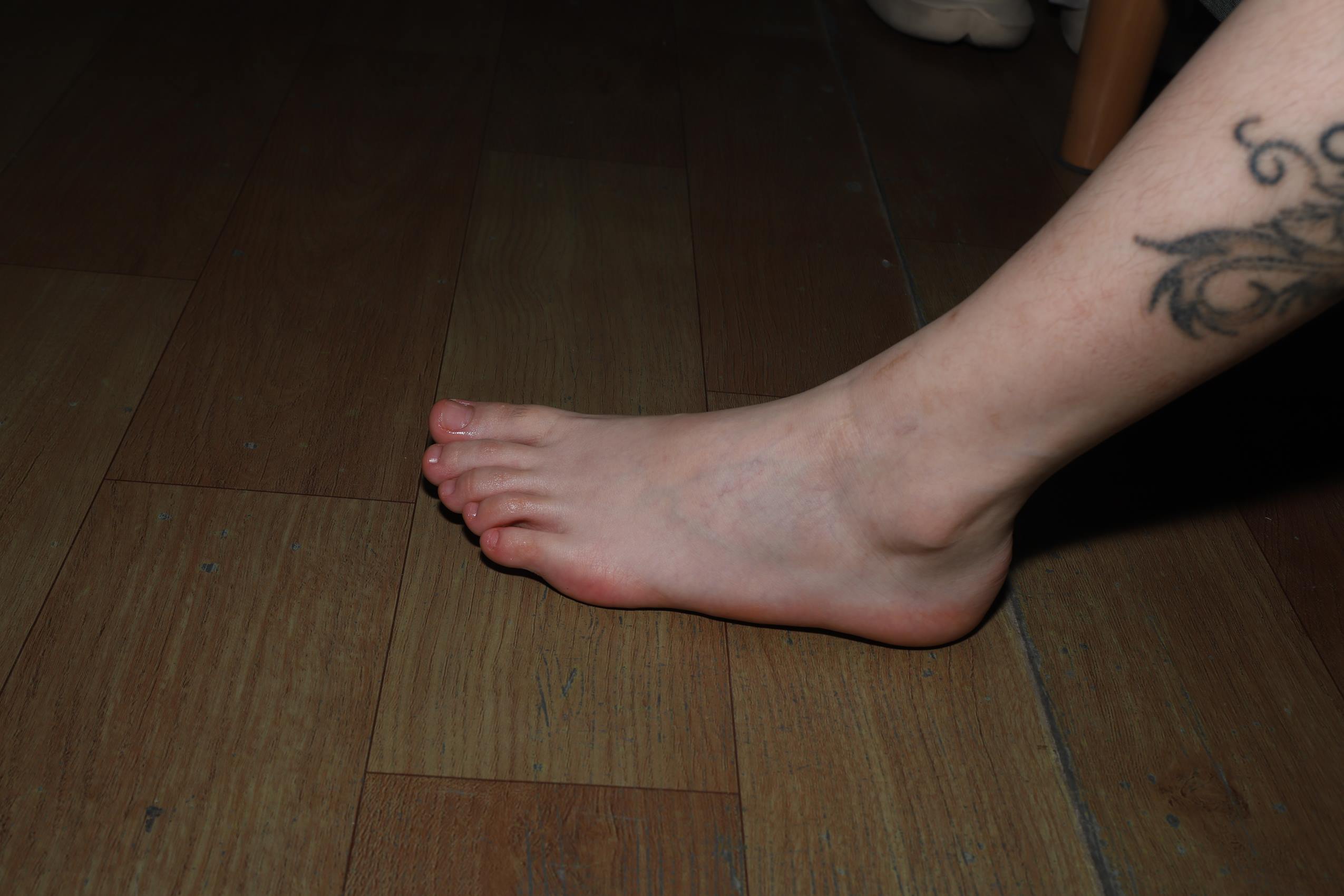 图片[17]-Pary摄影 NO.090 大美女琪琪继续展示38码大白脚[200P] – 速更版-美库