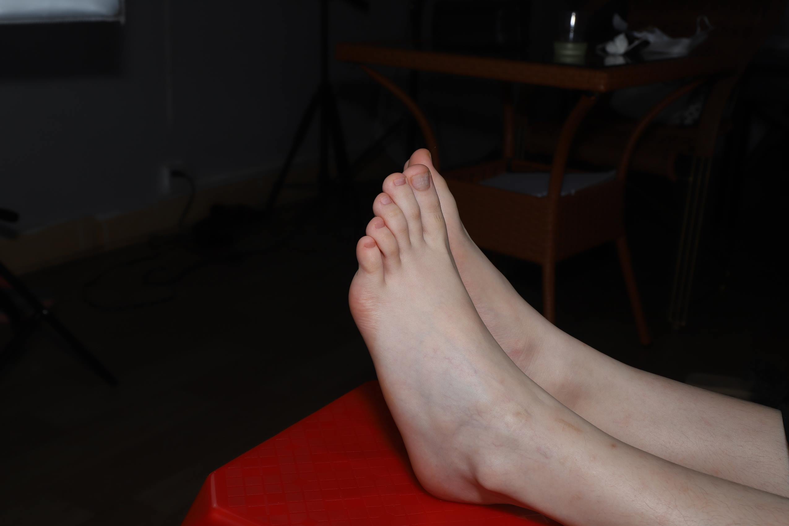 图片[68]-Pary摄影 NO.090 大美女琪琪继续展示38码大白脚[200P] – 速更版-美库