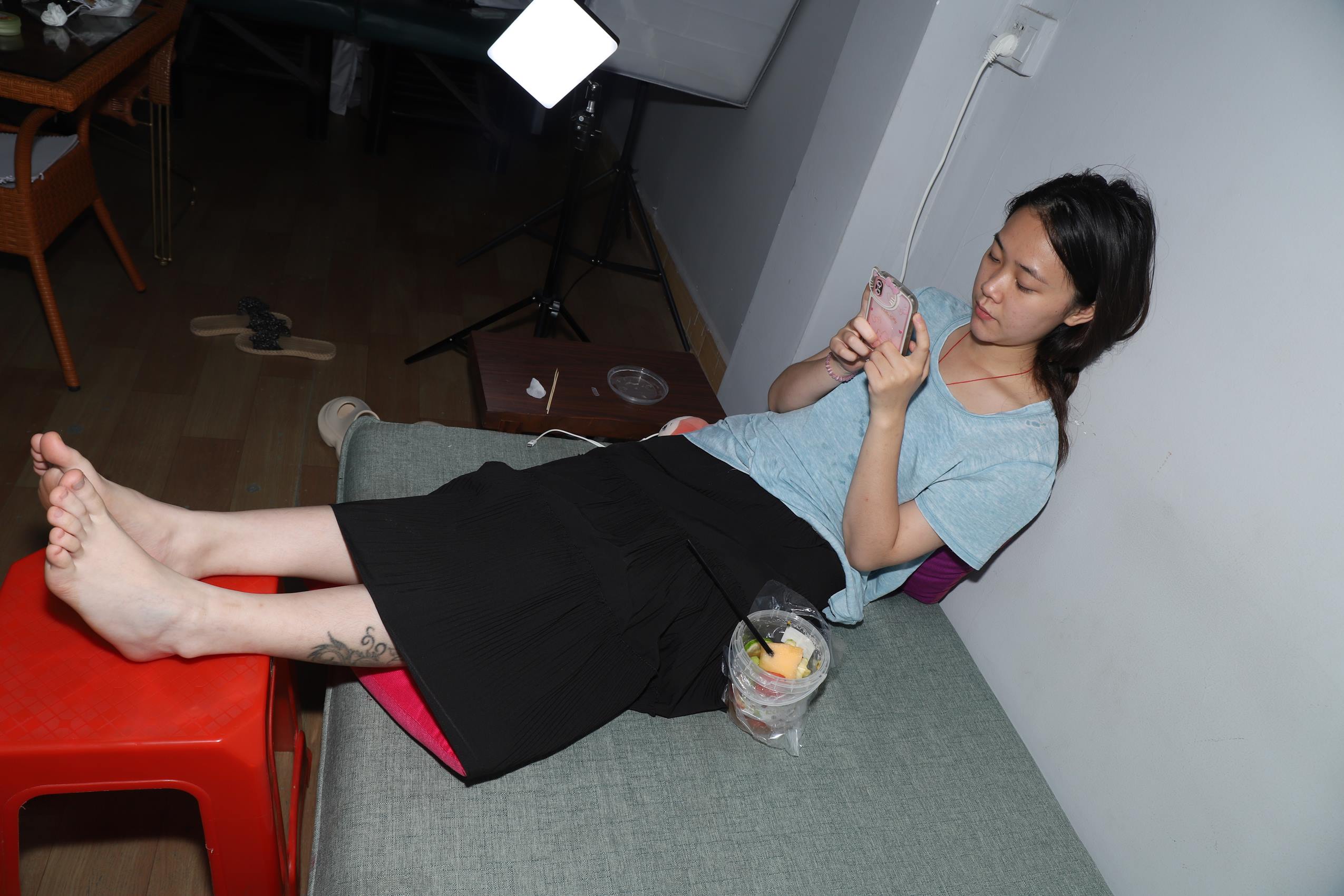 图片[73]-Pary摄影 NO.090 大美女琪琪继续展示38码大白脚[200P] – 速更版-美库