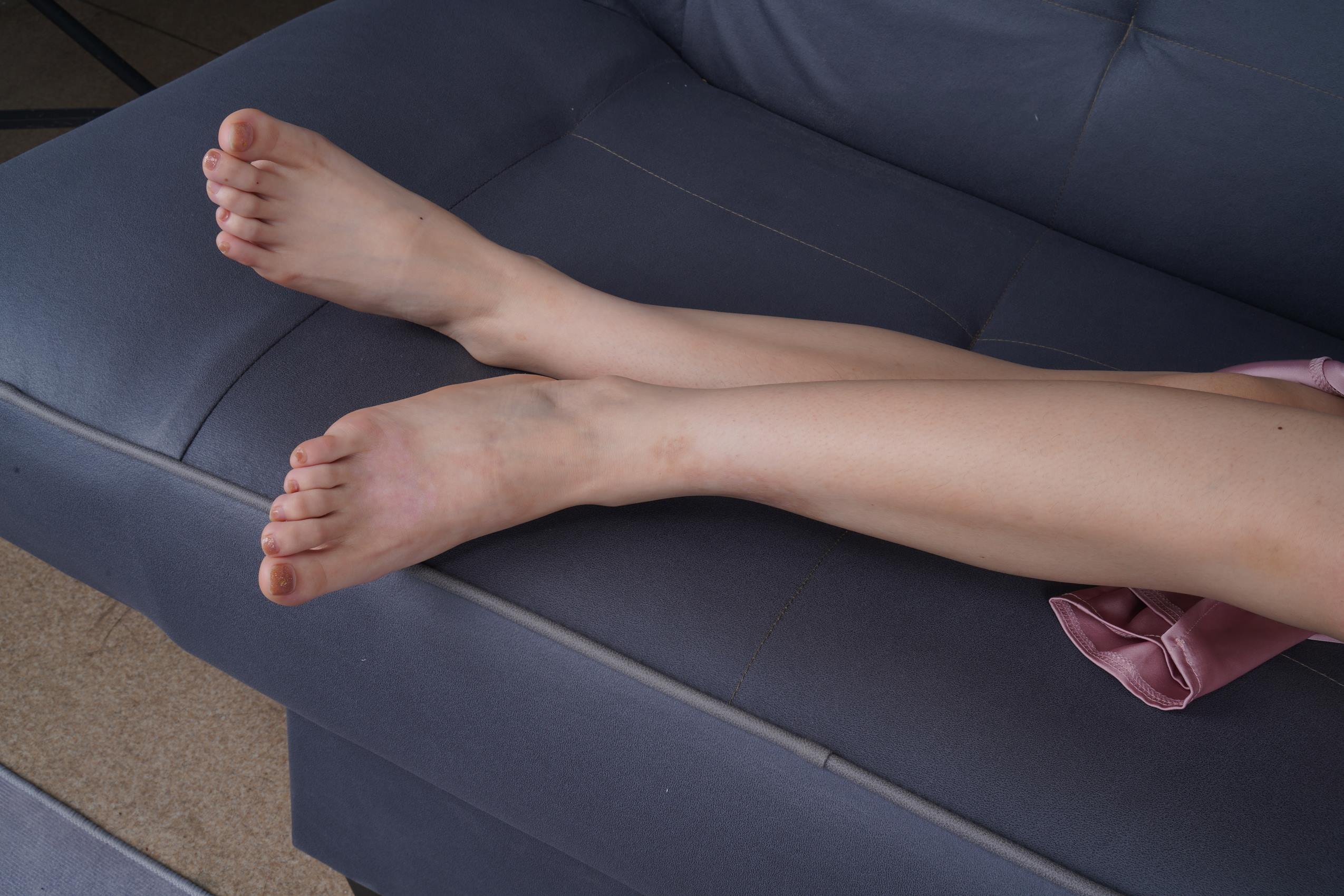 图片[26]-Pary摄影 NO.092 大美女秀婷脱下高跟把美脚伸到面前[102P] – 速更版-美库