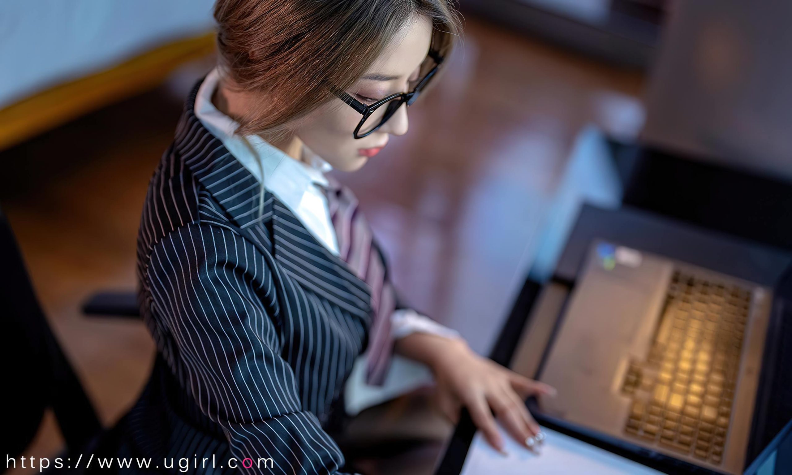 图片[28]-[爱尤物]2023 NO.2702 西装加黑丝 筱慧[35P] – 速更版-美库