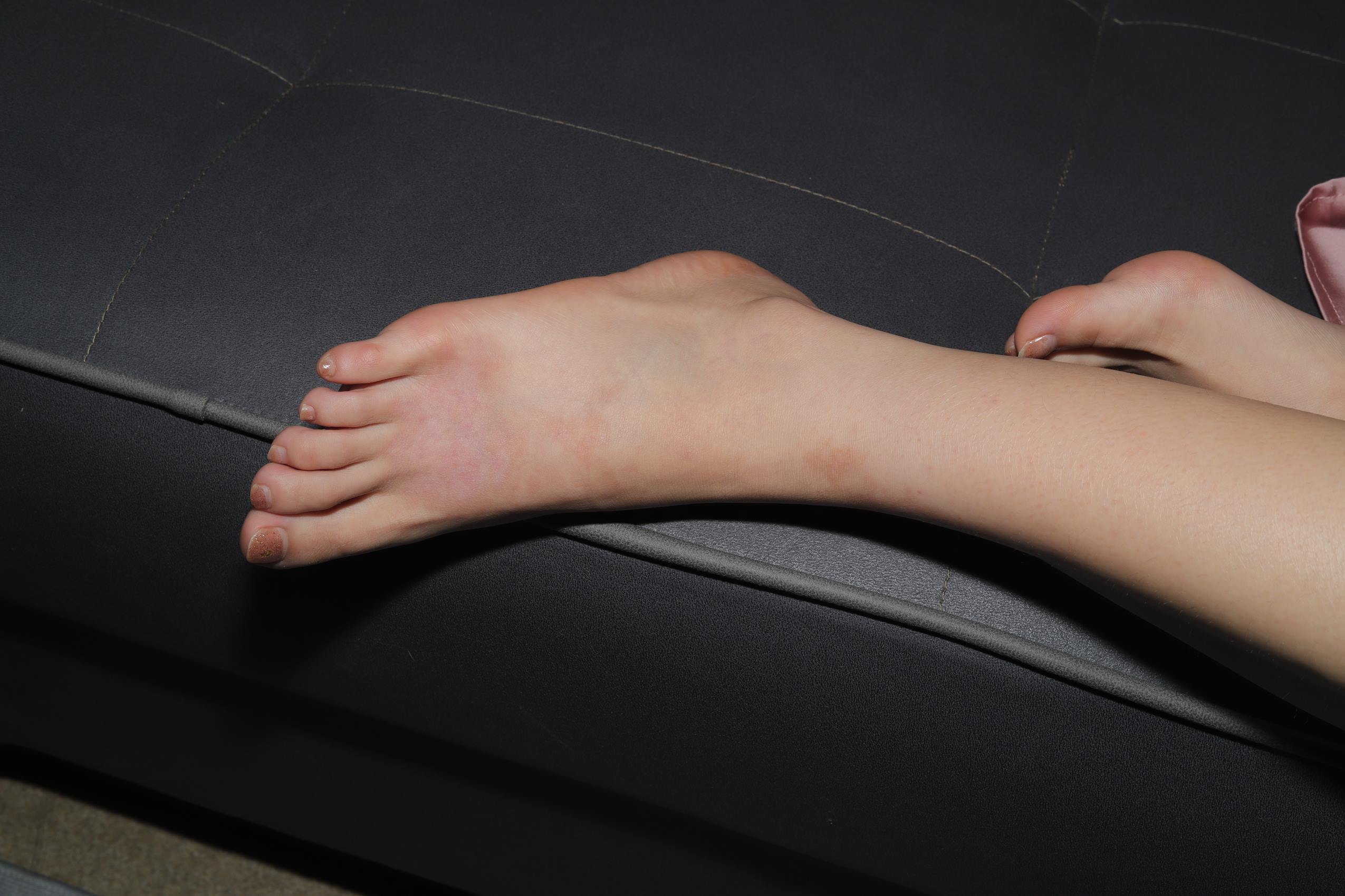 图片[74]-Pary摄影 NO.098 大美女秀婷脱下高跟把美脚伸到面前[102P] – 速更版-美库