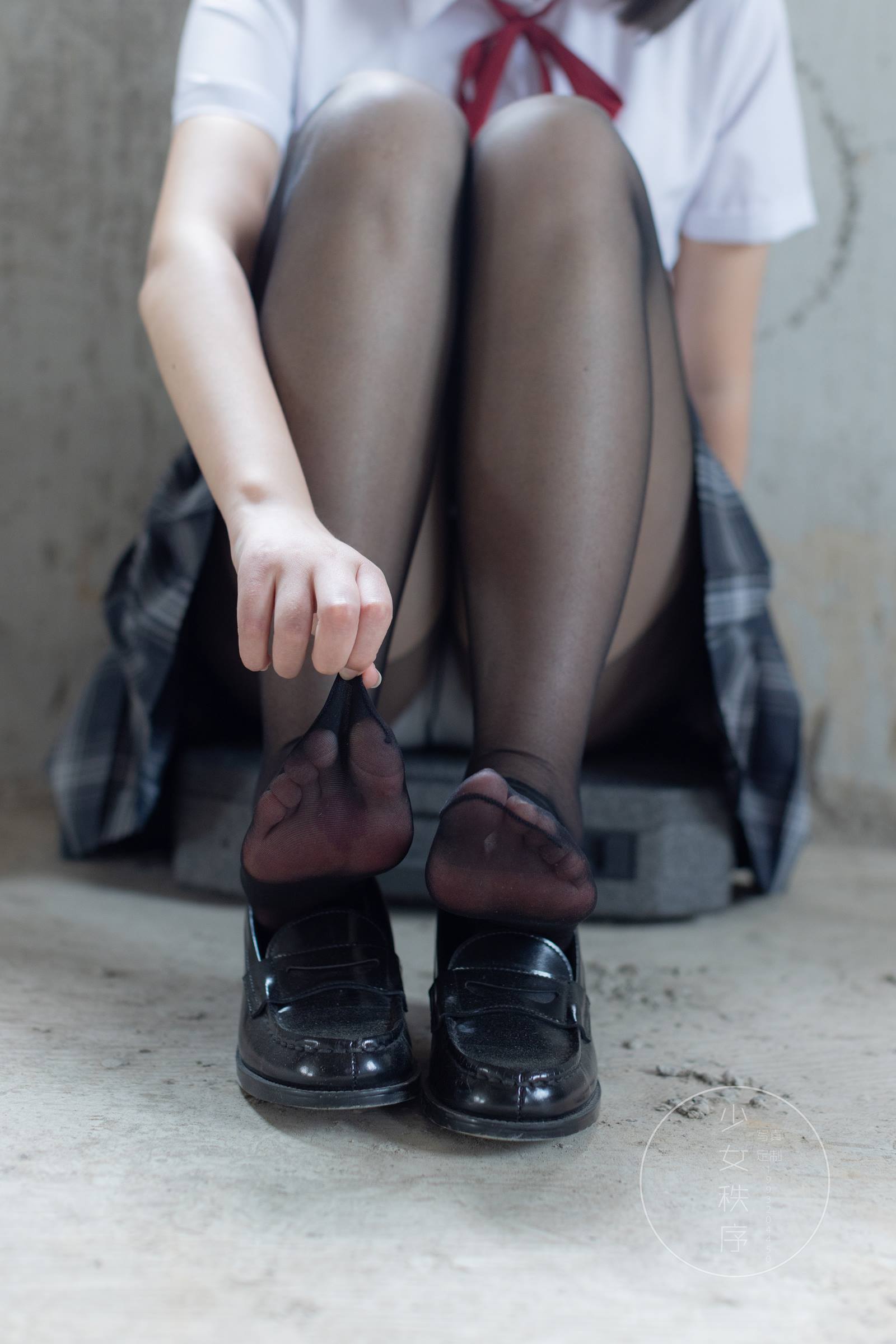 图片[40]-少女秩序 GR04L 黑丝JK [50P] – 速更版-美库