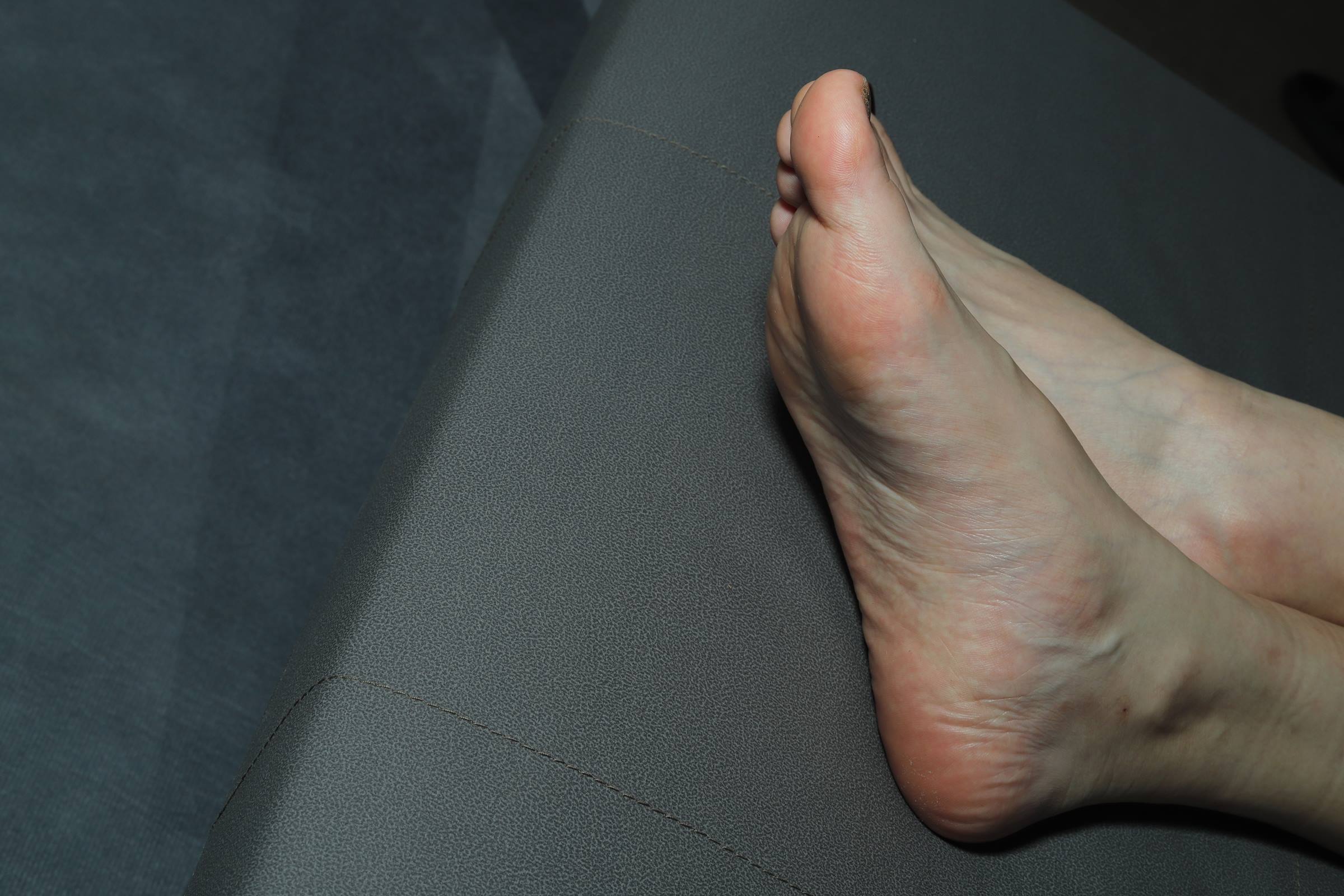 图片[32]-Pary摄影 NO.103 换个灯光模式拍摄芝芝，脚底纹理清晰可见[100P] – 速更版-美库